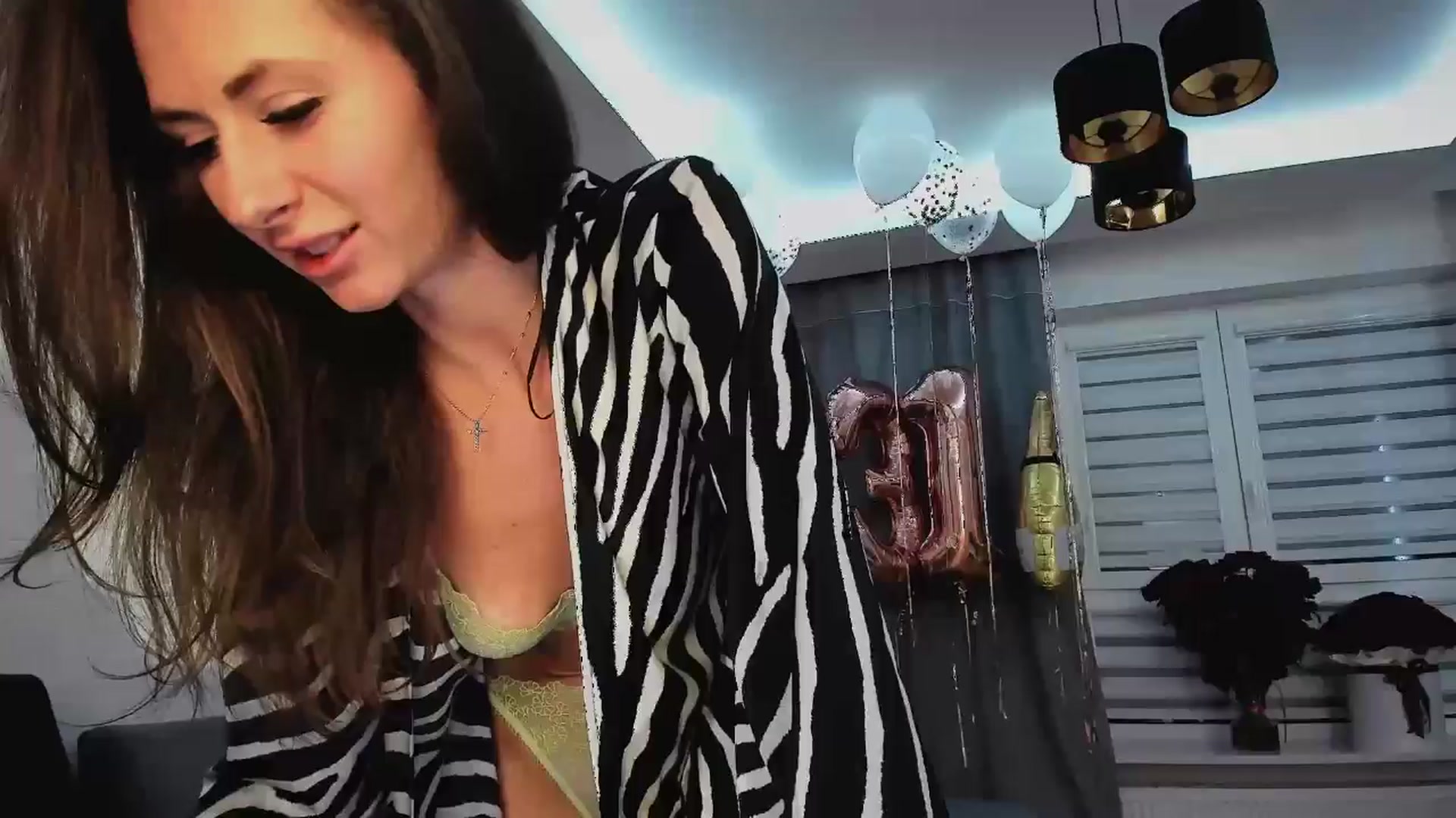 Gallery image thumbnail from Amber_Fry's myfreecams stream on, 01/24/2025, 22:17 image 6 of 20