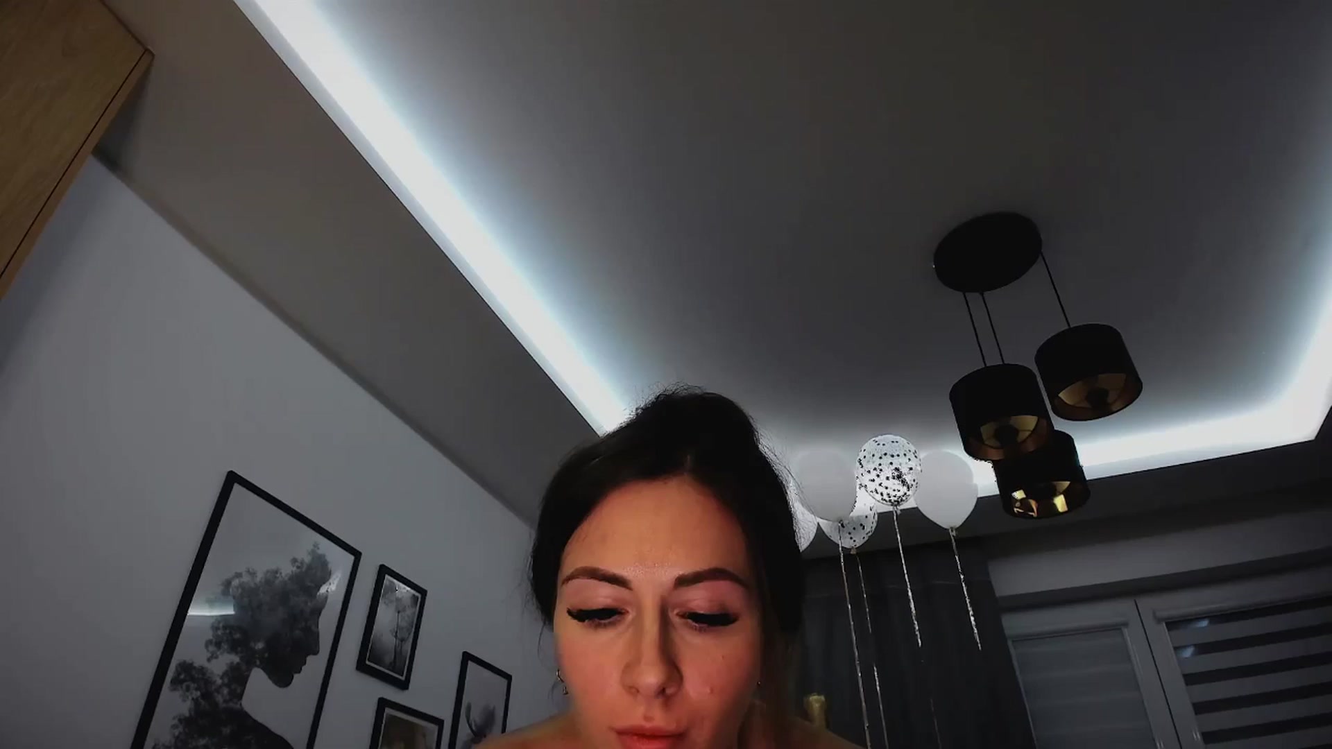 Gallery image thumbnail from Amber_Fry's myfreecams stream on, 01/26/2025, 22:13 image 17 of 20