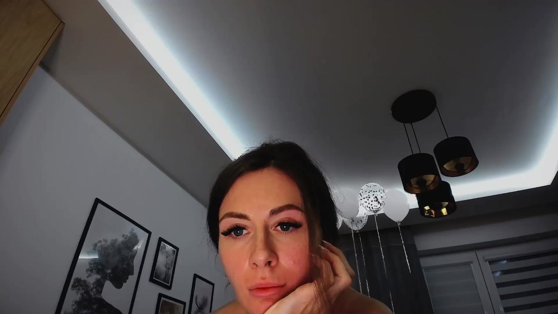 Gallery image thumbnail from Amber_Fry's myfreecams stream on, 01/26/2025, 22:13 image 18 of 20