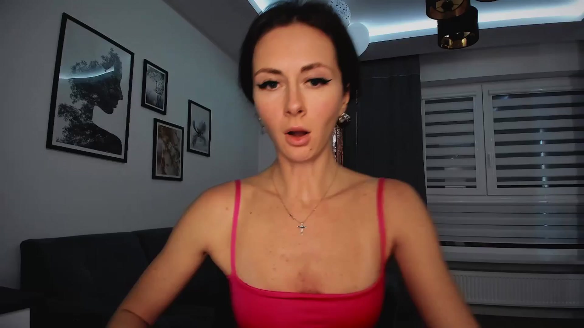 Gallery image thumbnail from Amber_Fry's myfreecams stream on, 02/04/2025, 18:31 image 8 of 20
