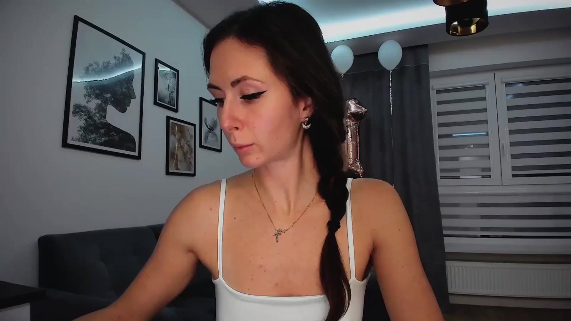 Gallery image thumbnail from Amber_Fry's myfreecams stream on, 02/08/2025, 21:30 image 17 of 20