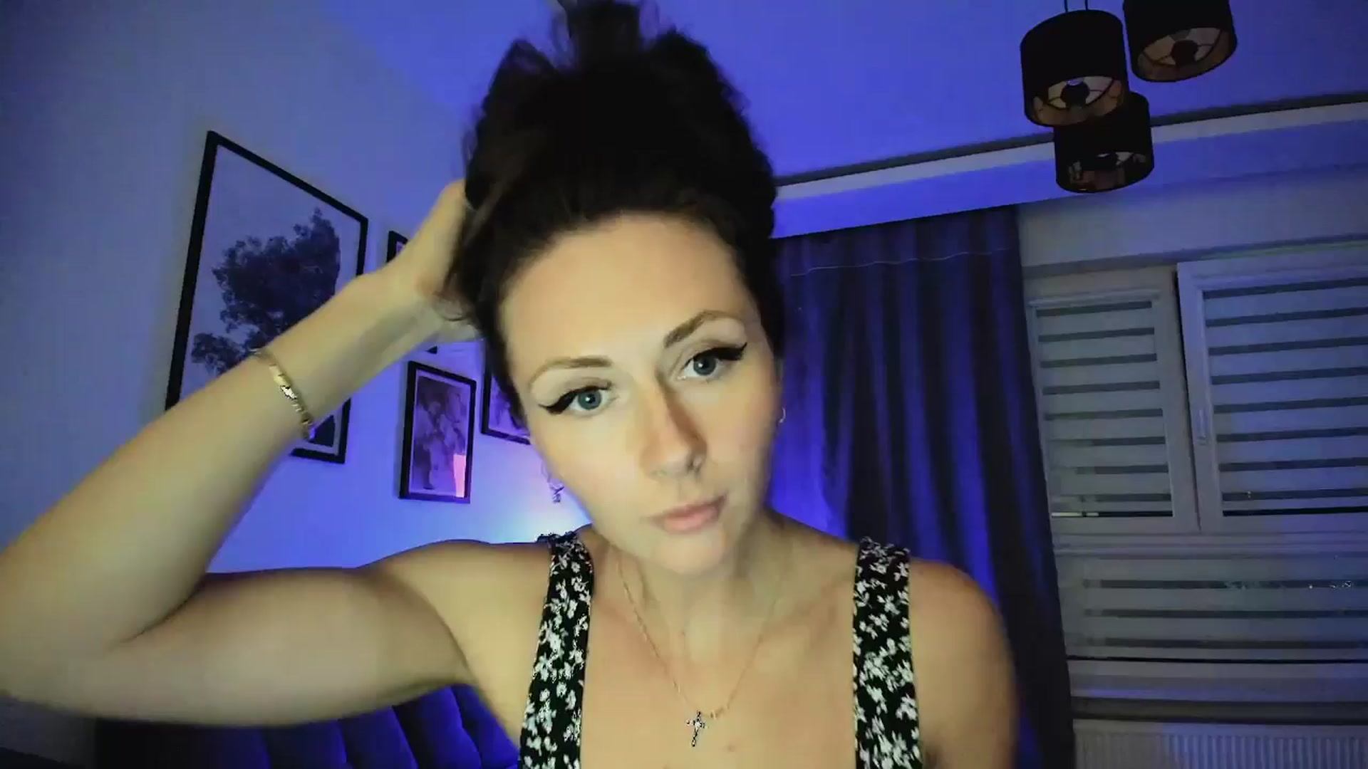 Gallery image thumbnail from Amber_Fry's myfreecams stream on, 03/12/2025, 19:02 image 16 of 20