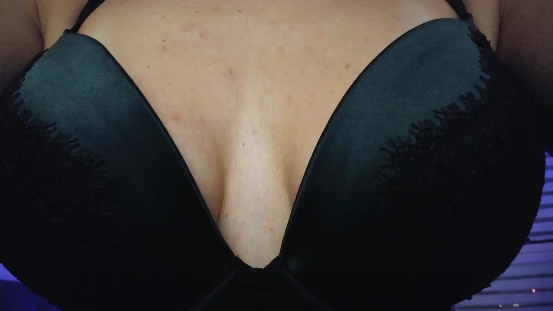Gallery image thumbnail from Amber_Fry's myfreecams stream on, 03/21/2025, 22:30 image 18 of 20