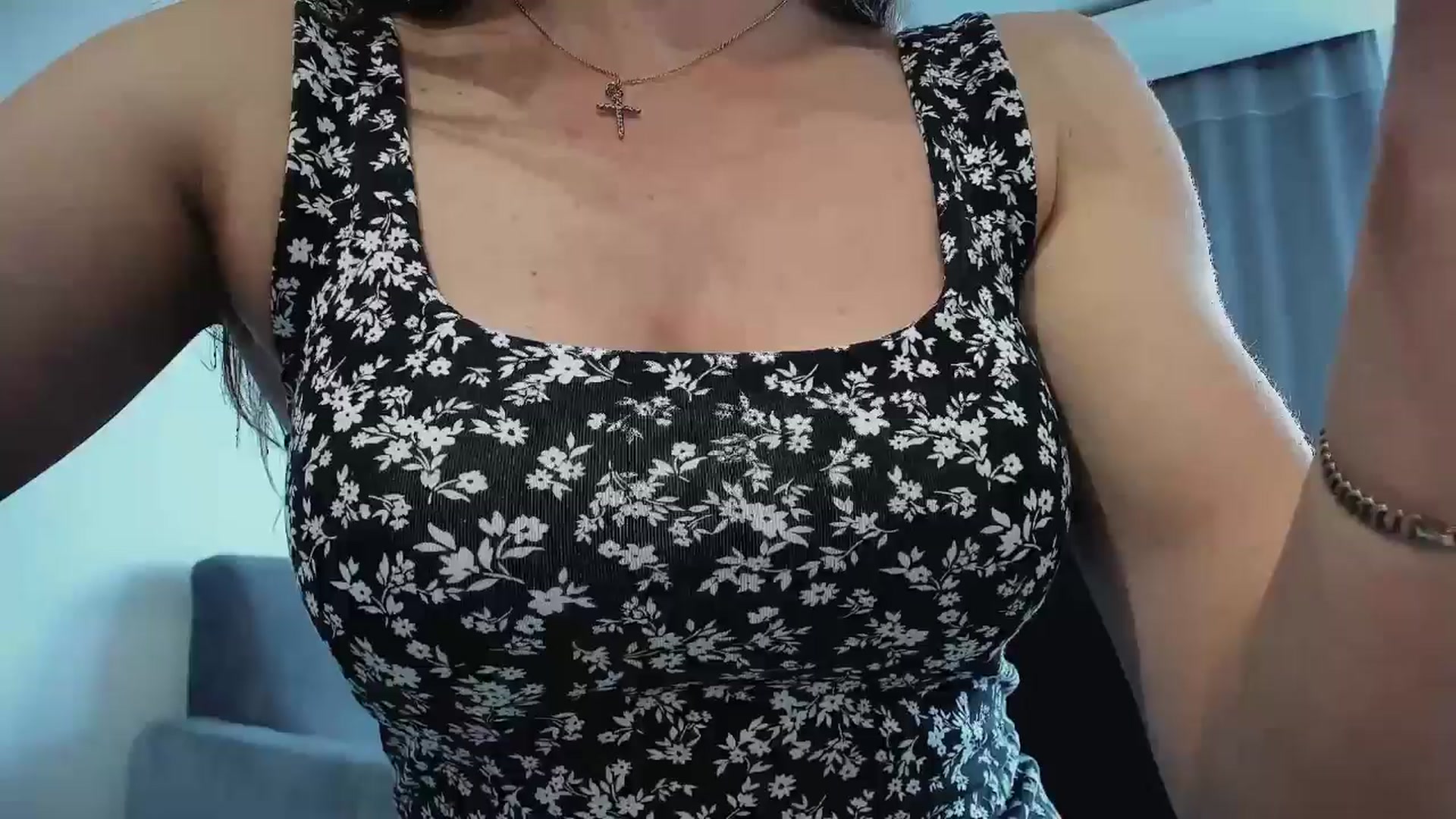 Gallery image thumbnail from Amber_Fry's myfreecams stream on, 04/17/2025, 15:35 image 12 of 20