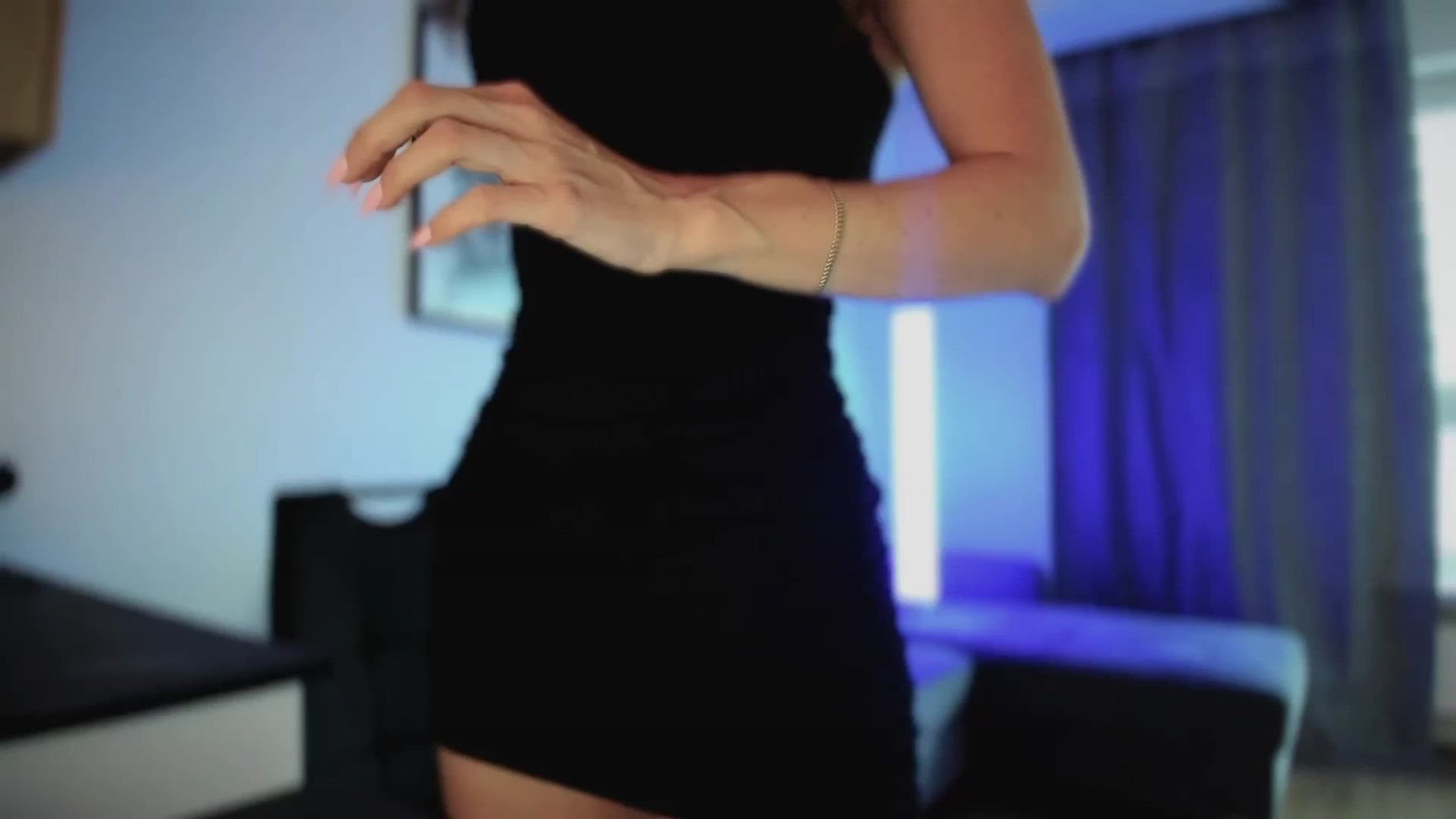 Gallery image thumbnail from Amber_Fry's myfreecams stream on, 04/21/2025, 17:38 image 4 of 20