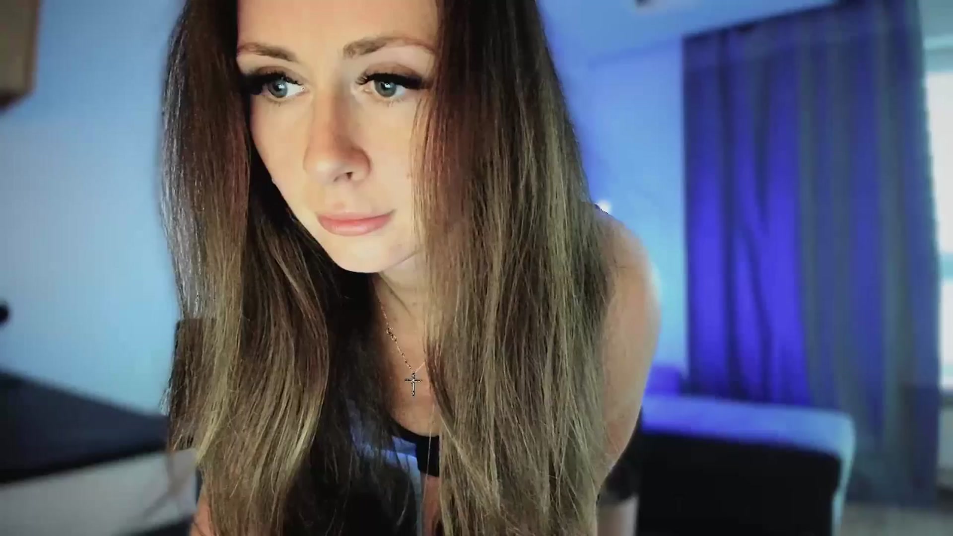 Gallery image thumbnail from Amber_Fry's myfreecams stream on, 04/21/2025, 17:38 image 5 of 20