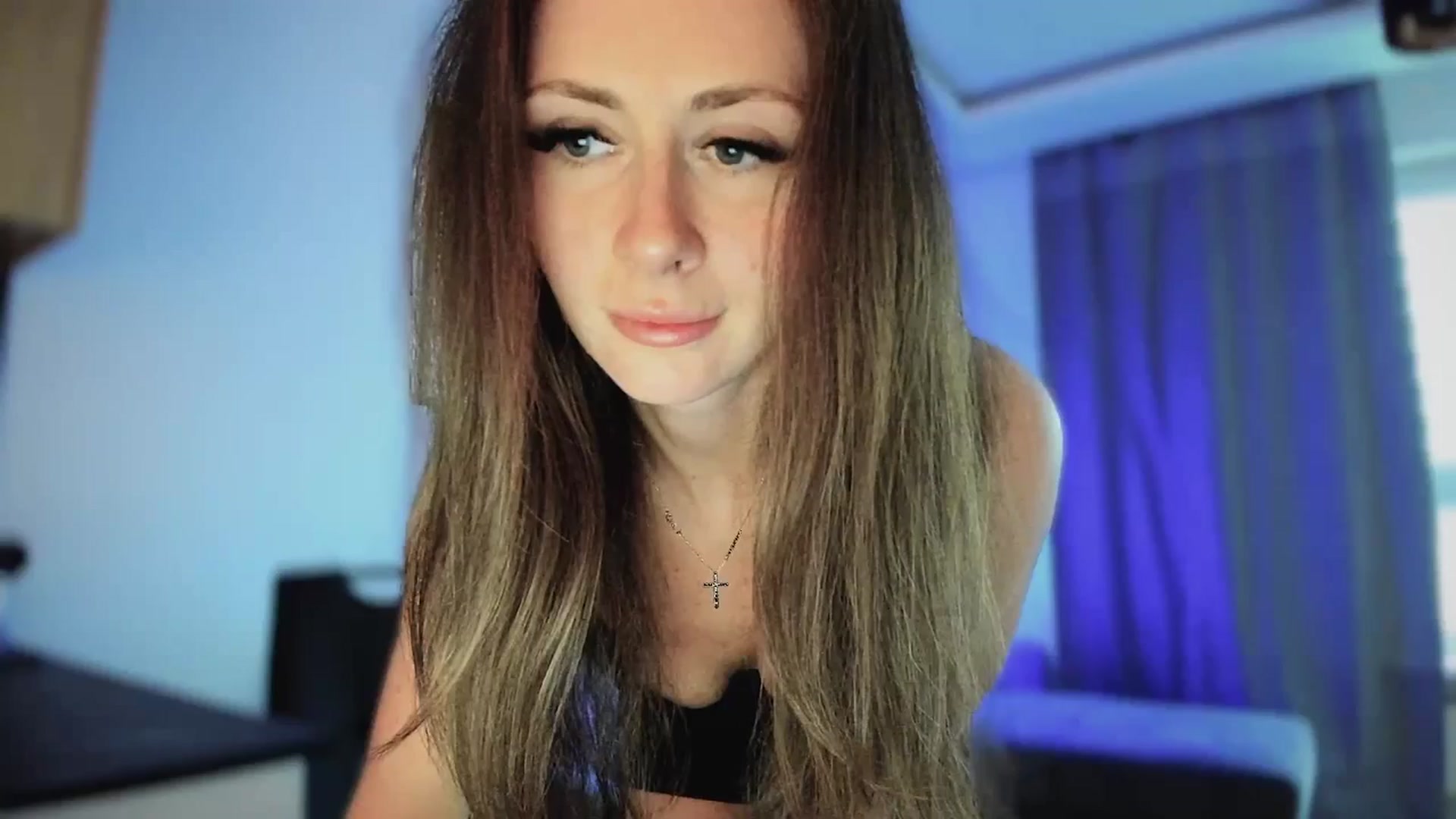 Gallery image thumbnail from Amber_Fry's myfreecams stream on, 04/21/2025, 17:38 image 7 of 20