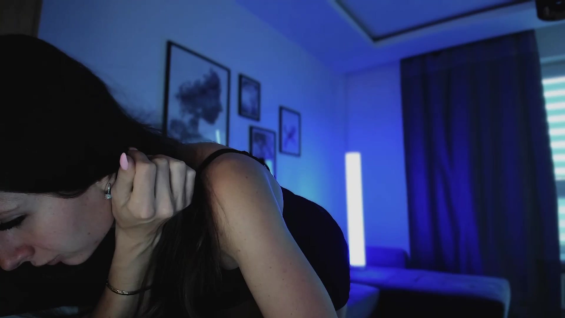 Gallery image thumbnail from Amber_Fry's myfreecams stream on, 04/21/2025, 17:38 image 9 of 20