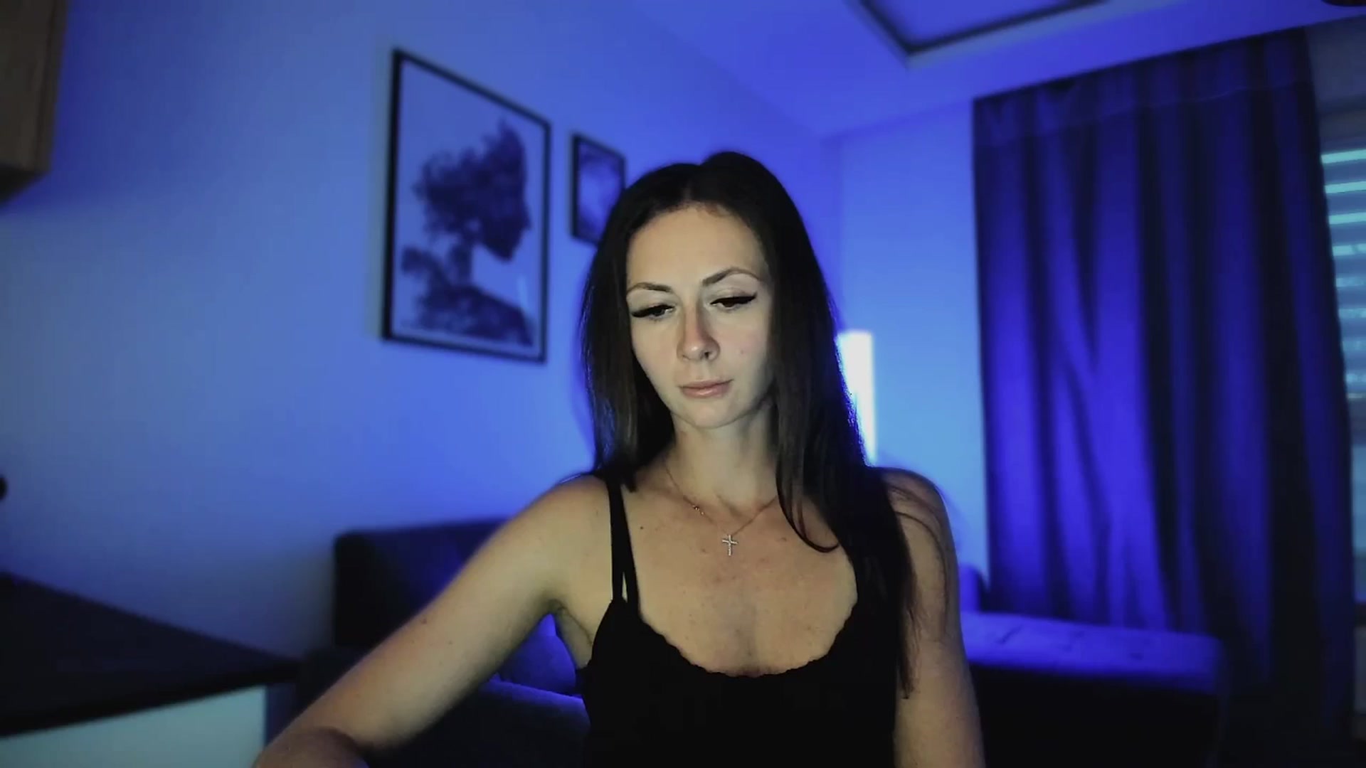 Gallery image thumbnail from Amber_Fry's myfreecams stream on, 04/21/2025, 18:06 image 14 of 20