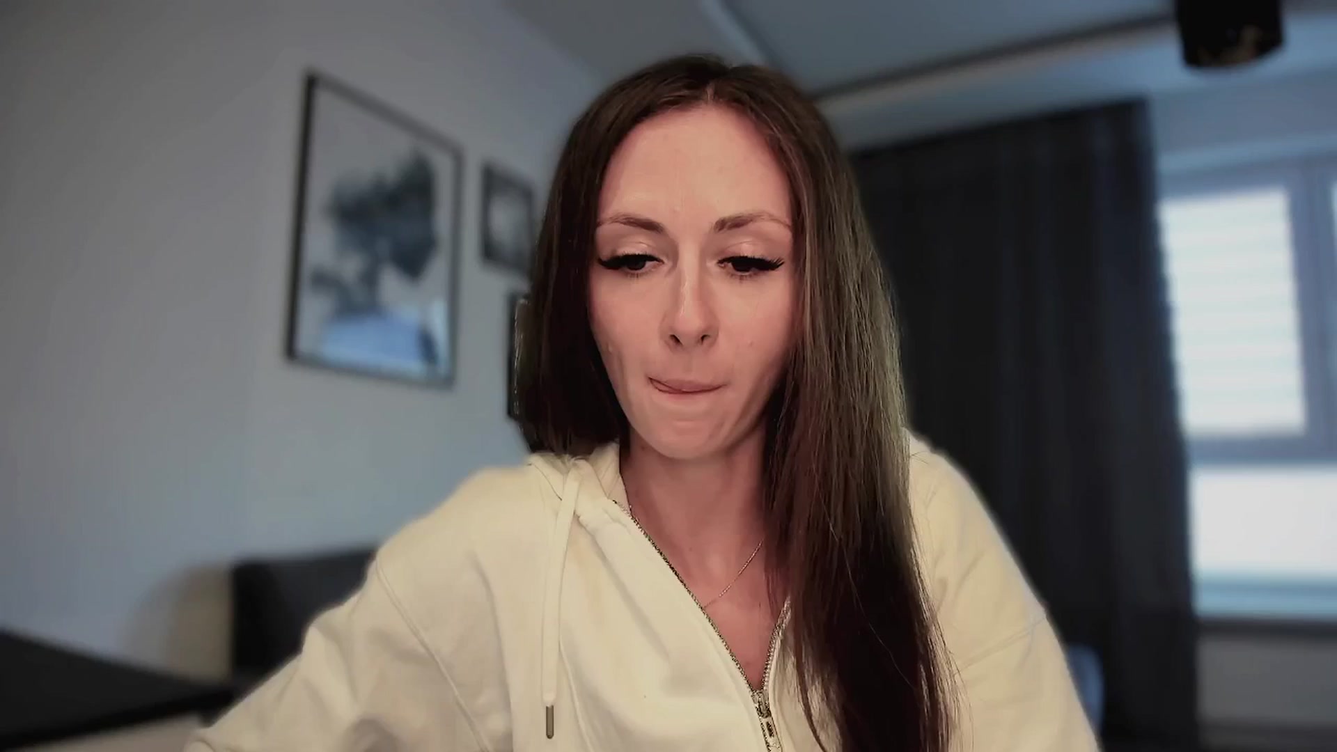 Gallery image thumbnail from Amber_Fry's myfreecams stream on, 04/27/2025, 16:25 image 15 of 20