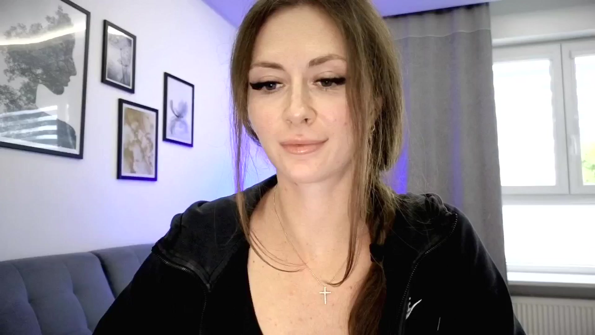 Gallery image thumbnail from Amber_Fry's myfreecams stream on, 05/05/2025, 17:36 image 9 of 20