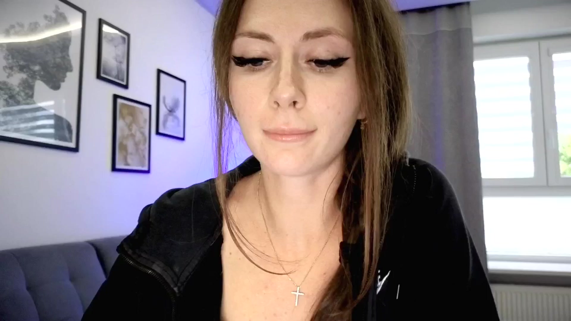 Gallery image thumbnail from Amber_Fry's myfreecams stream on, 05/05/2025, 17:36 image 13 of 20
