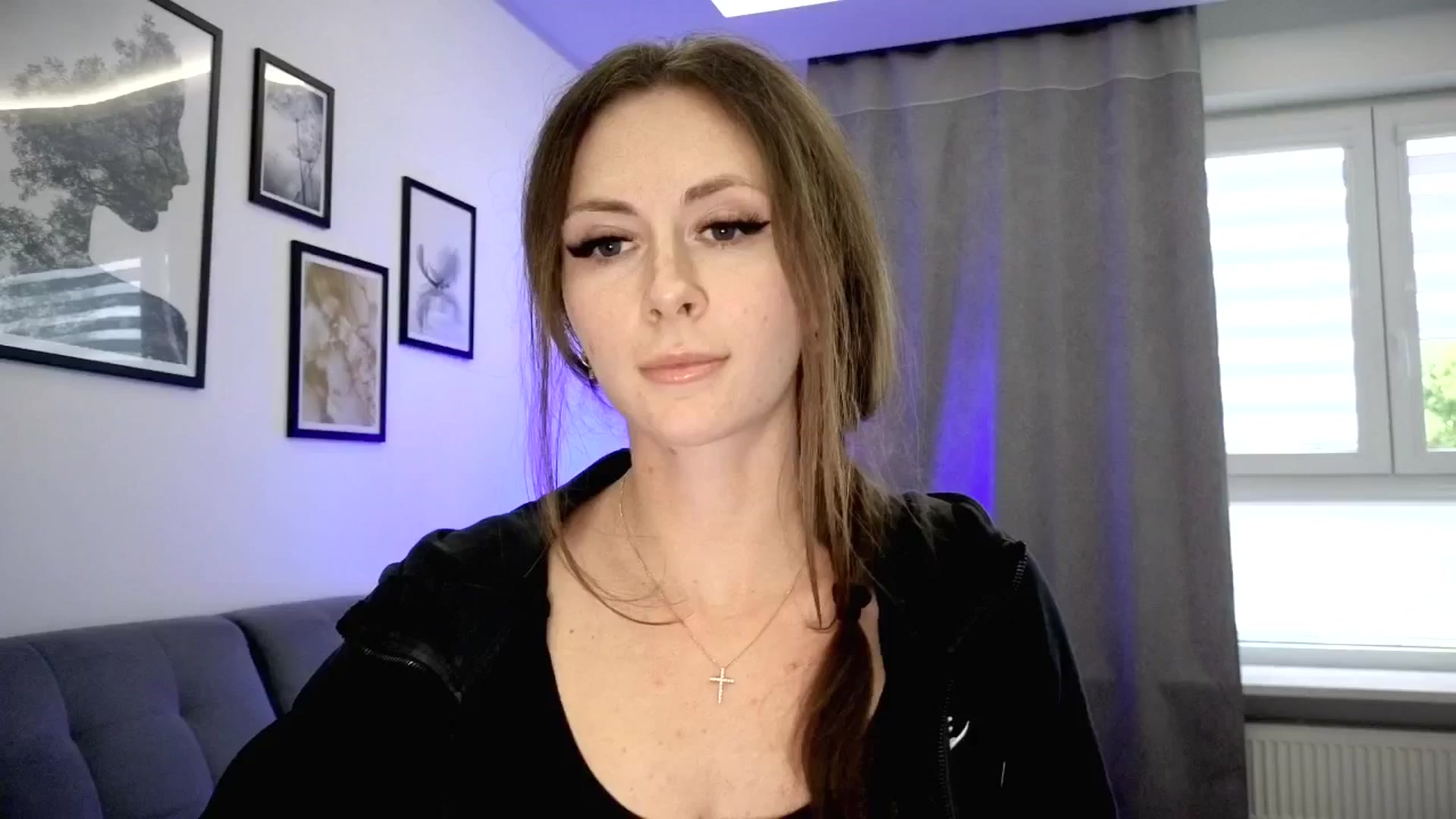 Gallery image thumbnail from Amber_Fry's myfreecams stream on, 05/05/2025, 17:36 image 14 of 20