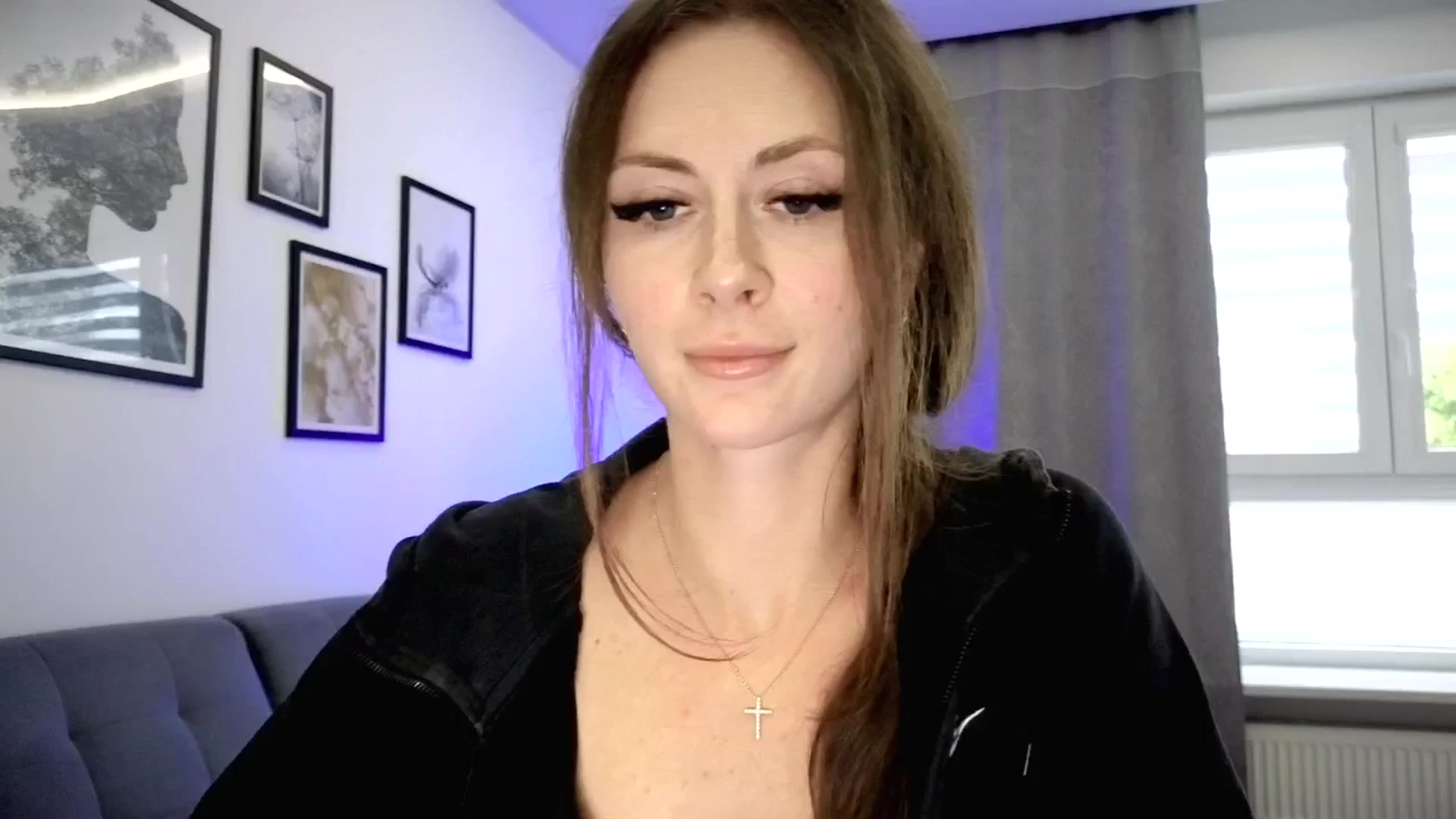Gallery image thumbnail from Amber_Fry's myfreecams stream on, 05/05/2025, 17:36 image 12 of 20