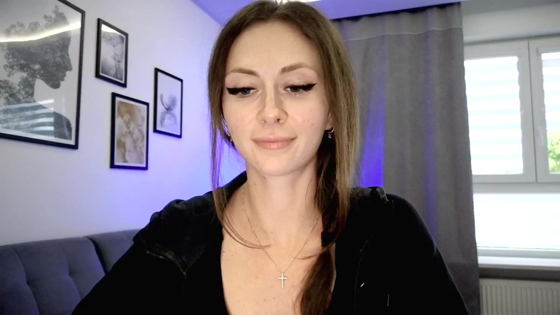 Gallery image thumbnail from Amber_Fry's myfreecams stream on, 05/05/2025, 17:36 image 19 of 20