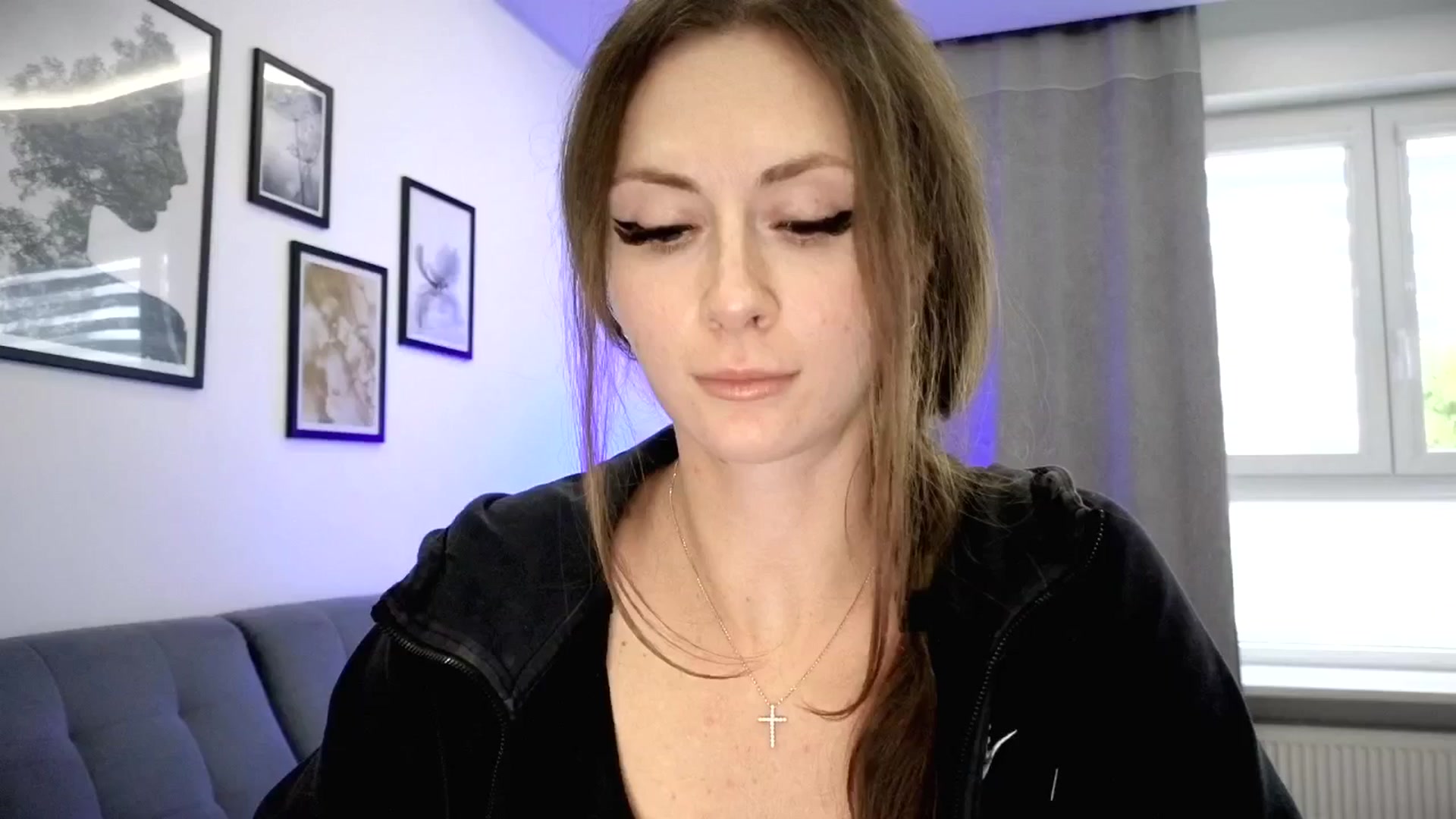 Gallery image thumbnail from Amber_Fry's myfreecams stream on, 05/05/2025, 17:36 image 10 of 20