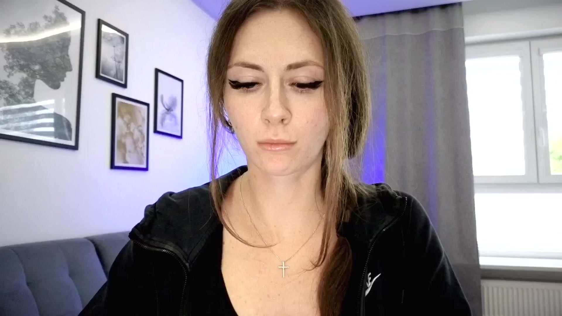Gallery image thumbnail from Amber_Fry's myfreecams stream on, 05/05/2025, 17:36 image 4 of 20