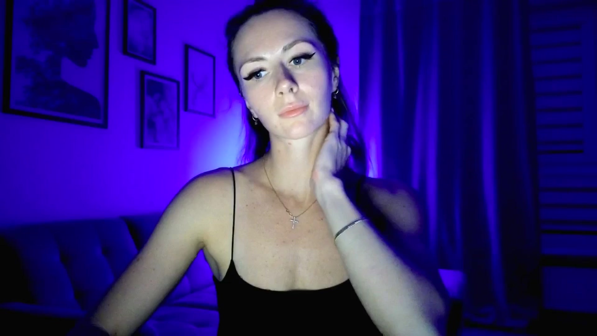Gallery image thumbnail from Amber_Fry's myfreecams stream on, 05/07/2025, 19:47 image 16 of 20