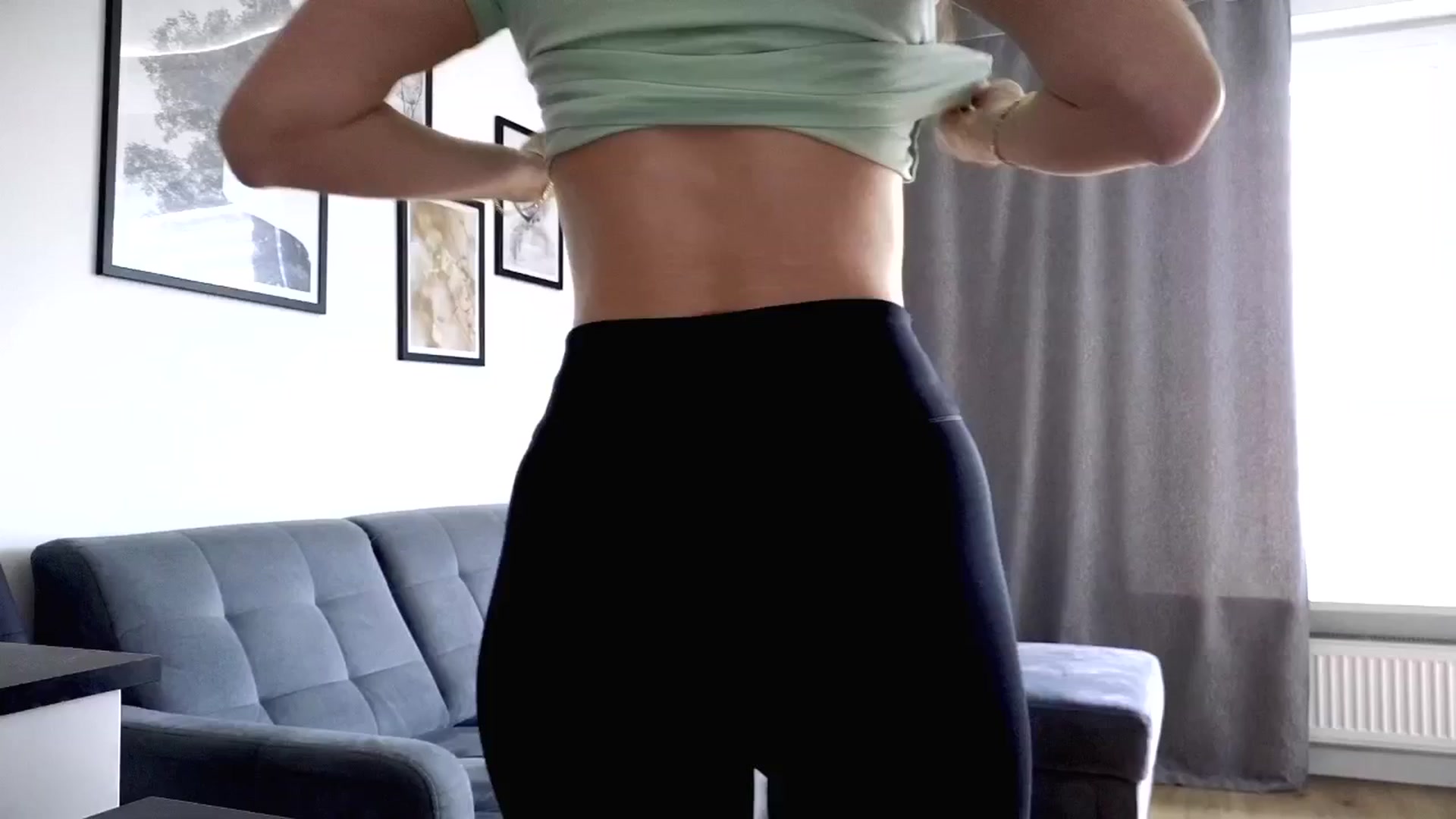 Gallery image thumbnail from Amber_Fry's myfreecams stream on, 05/18/2025, 15:17 image 16 of 20