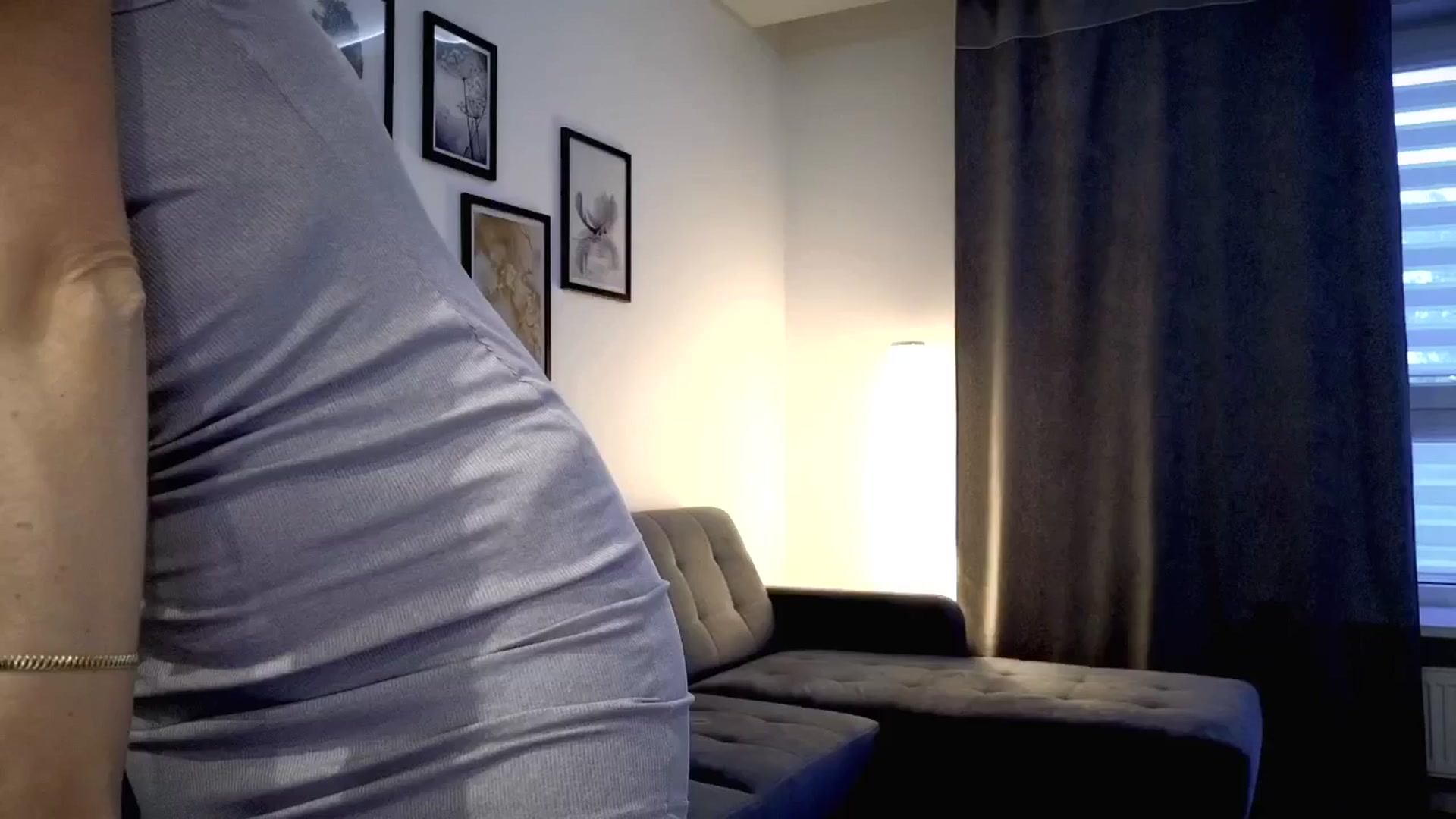 Gallery image thumbnail from Amber_Fry's myfreecams stream on, 05/19/2025, 18:37 image 13 of 20