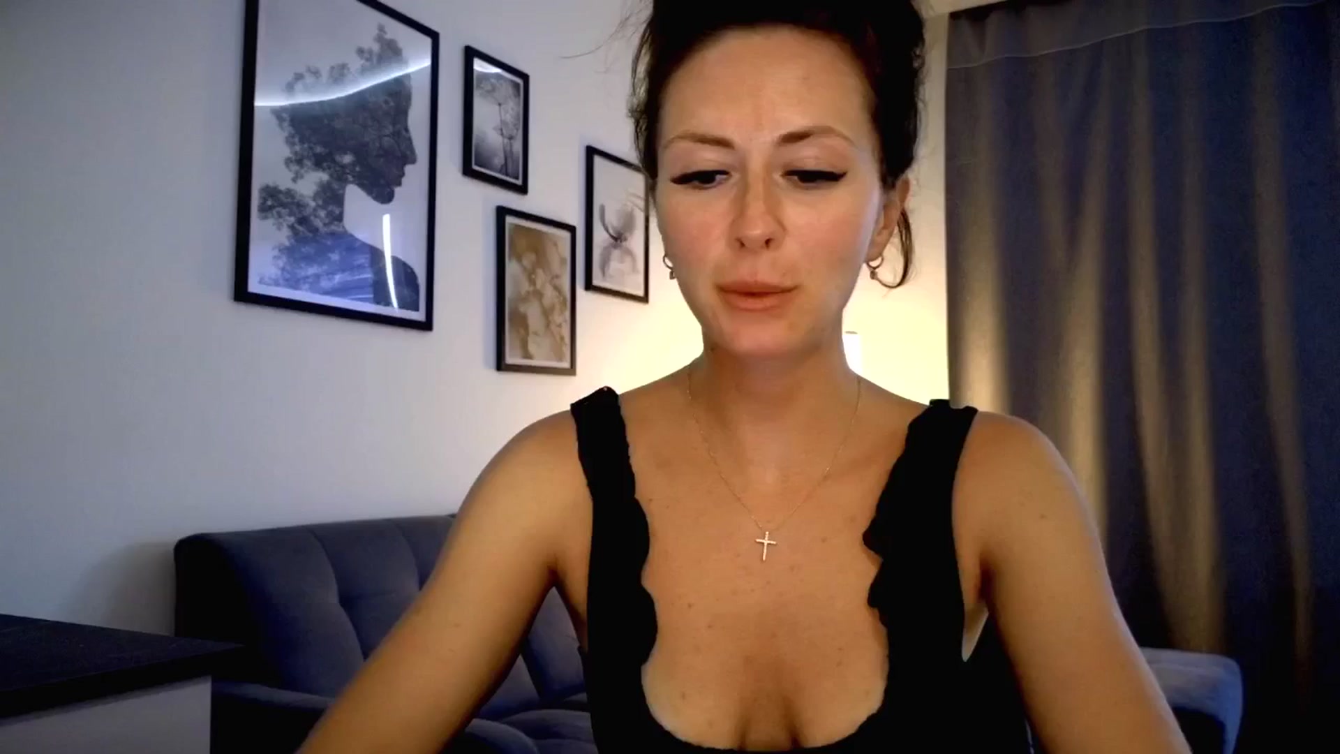 Gallery image thumbnail from Amber_Fry's myfreecams stream on, 07/03/2025, 18:18 image 10 of 20