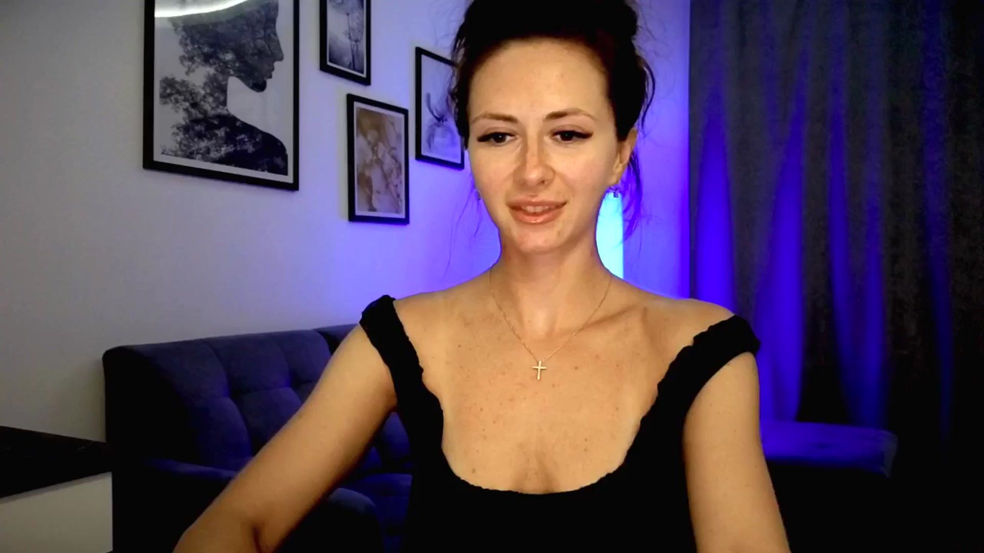 Gallery image thumbnail from Amber_Fry's myfreecams stream on, 07/03/2025, 20:49 image 17 of 20