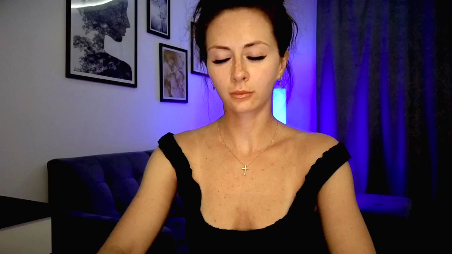 Gallery image thumbnail from Amber_Fry's myfreecams stream on, 07/03/2025, 20:49 image 19 of 20