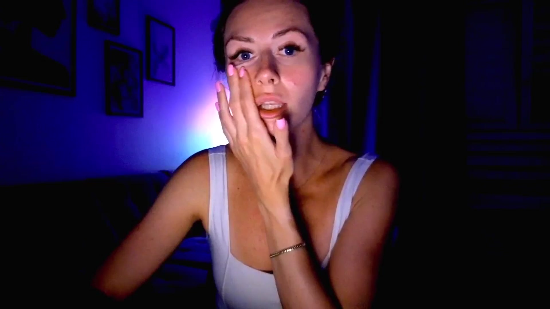 Gallery image thumbnail from Amber_Fry's myfreecams stream on, 07/21/2025, 21:39 image 18 of 20