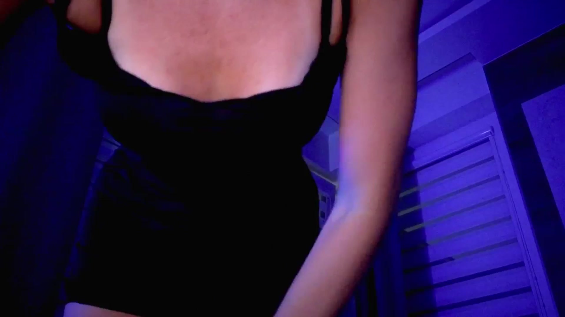 Gallery image thumbnail from Amber_Fry's myfreecams stream on, 08/17/2025, 21:16 image 4 of 20
