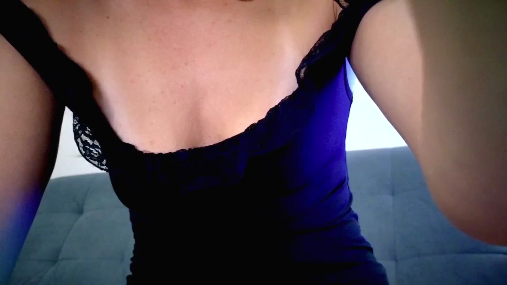 Gallery image thumbnail from Amber_Fry's myfreecams stream on, 08/27/2025, 20:29 image 11 of 20