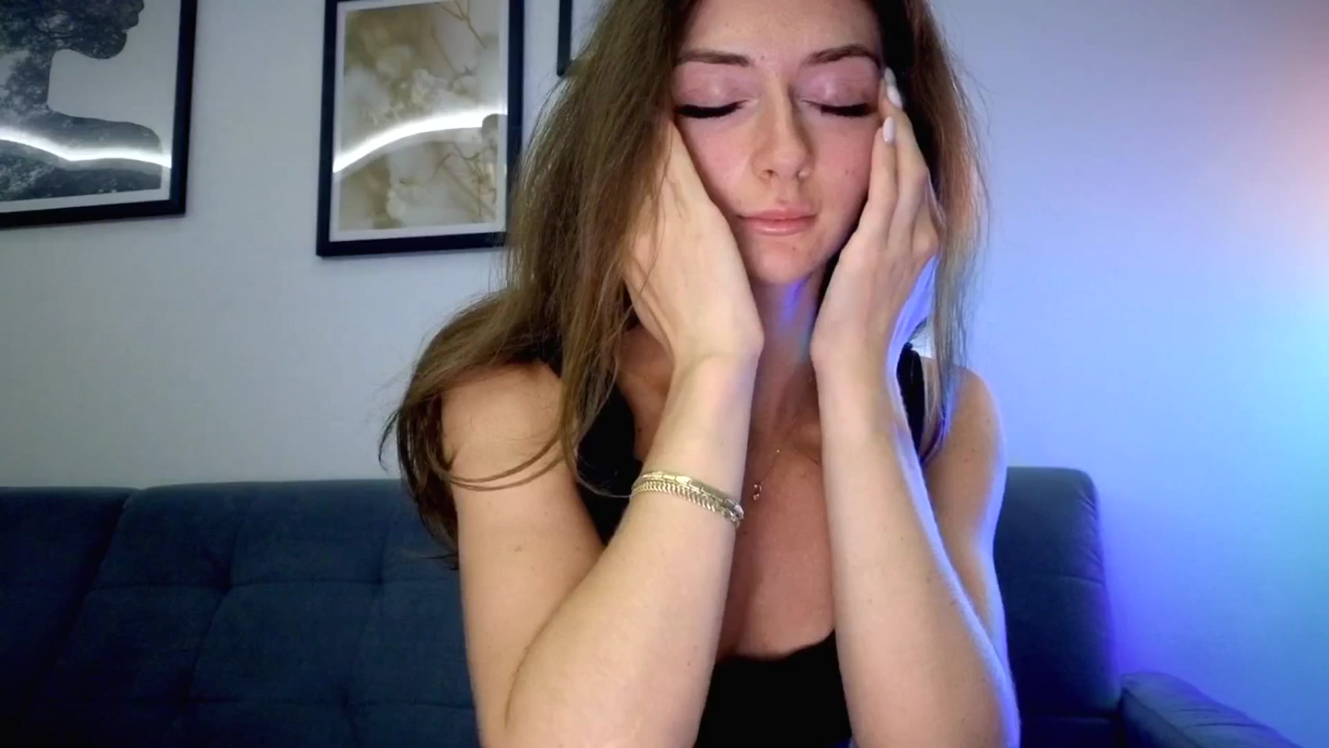 Gallery image thumbnail from Amber_Fry's myfreecams stream on, 08/27/2025, 20:29 image 13 of 20