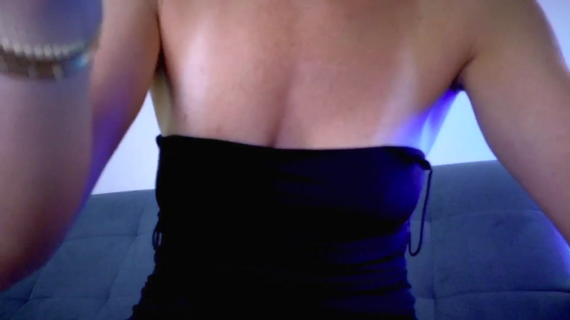 Gallery image thumbnail from Amber_Fry's myfreecams stream on, 08/28/2025, 21:00 image 2 of 20