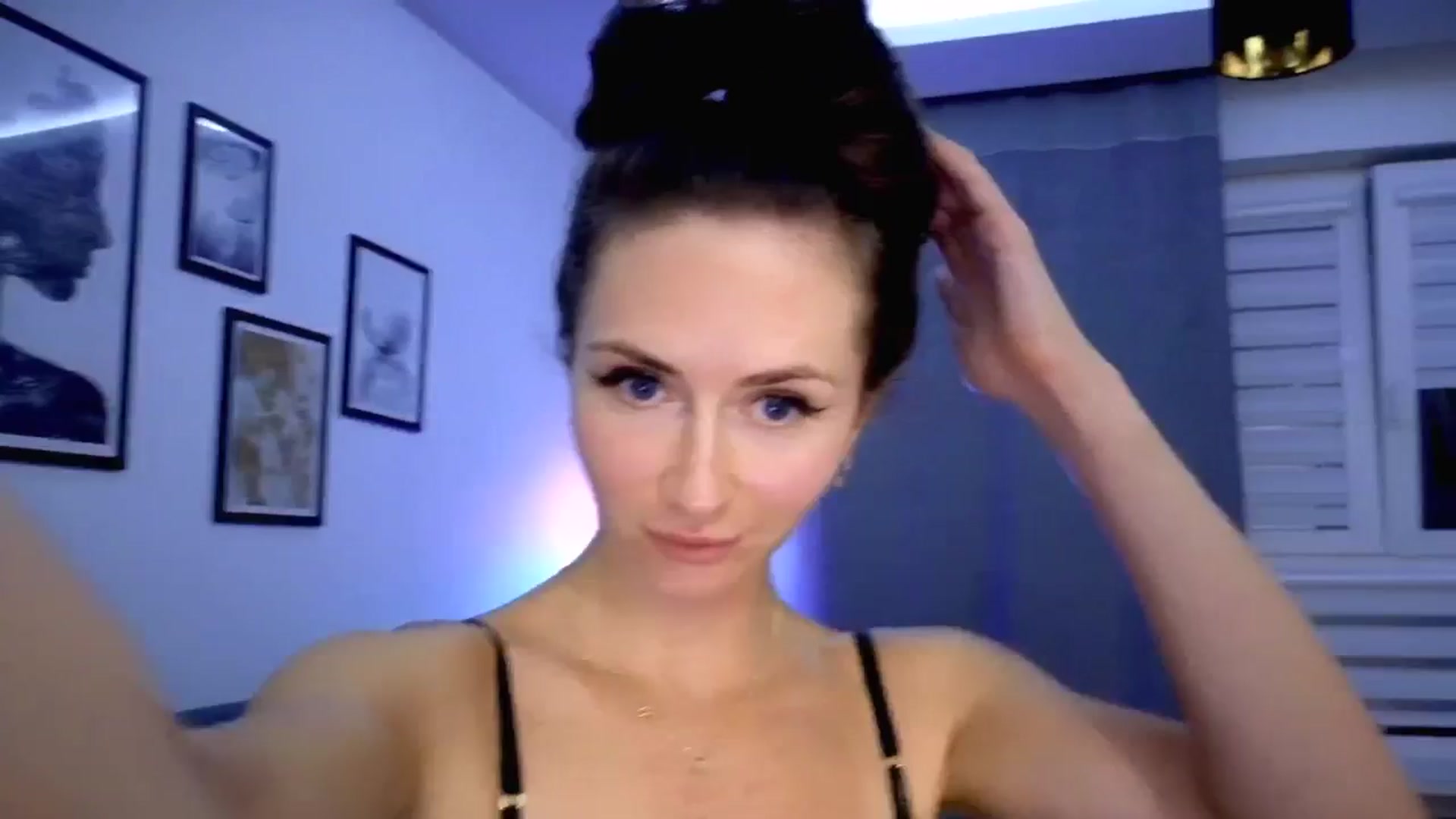 Gallery image thumbnail from Amber_Fry's myfreecams stream on, 09/01/2025, 18:27 image 14 of 20