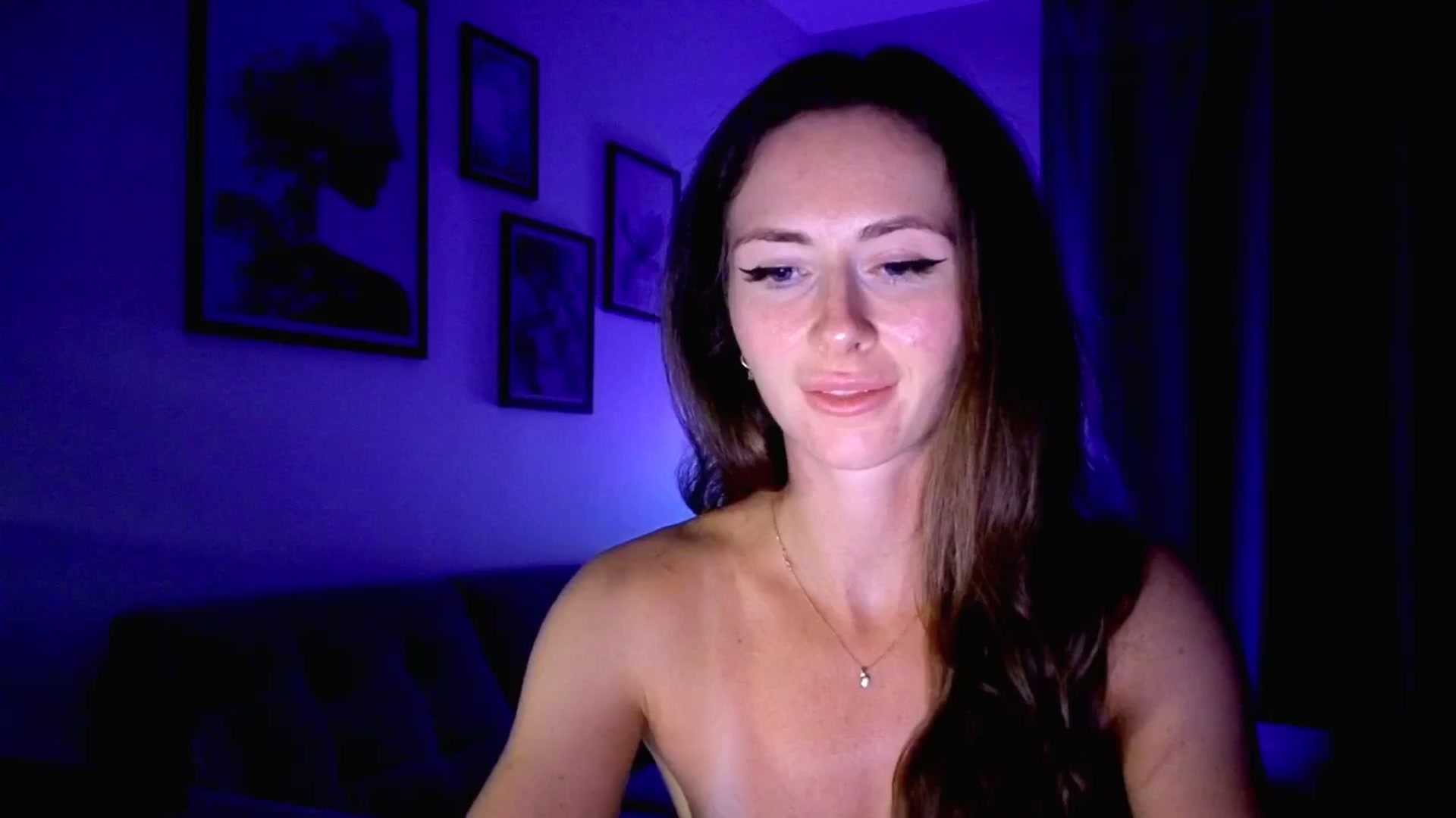 Gallery image thumbnail from Amber_Fry's myfreecams stream on, 09/07/2025, 21:10 image 17 of 20
