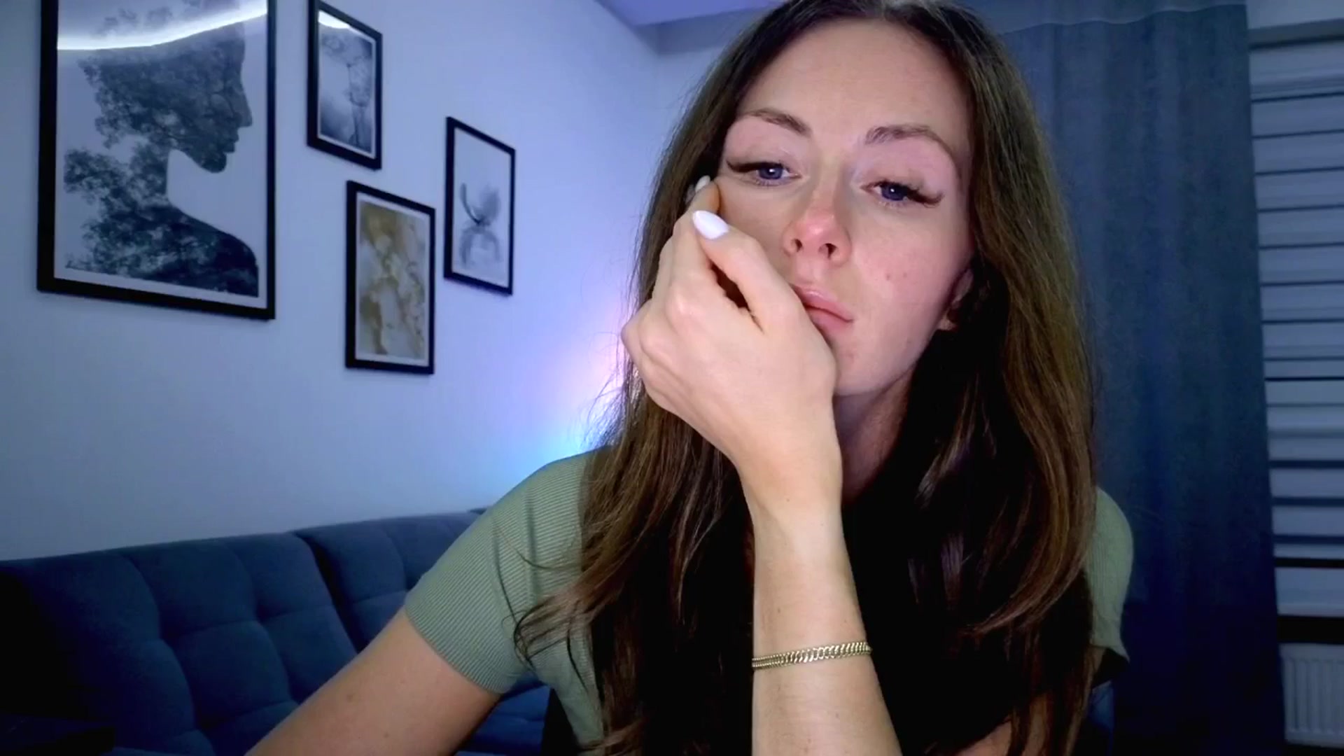 Gallery image thumbnail from Amber_Fry's myfreecams stream on, 10/01/2025, 21:00 image 16 of 20
