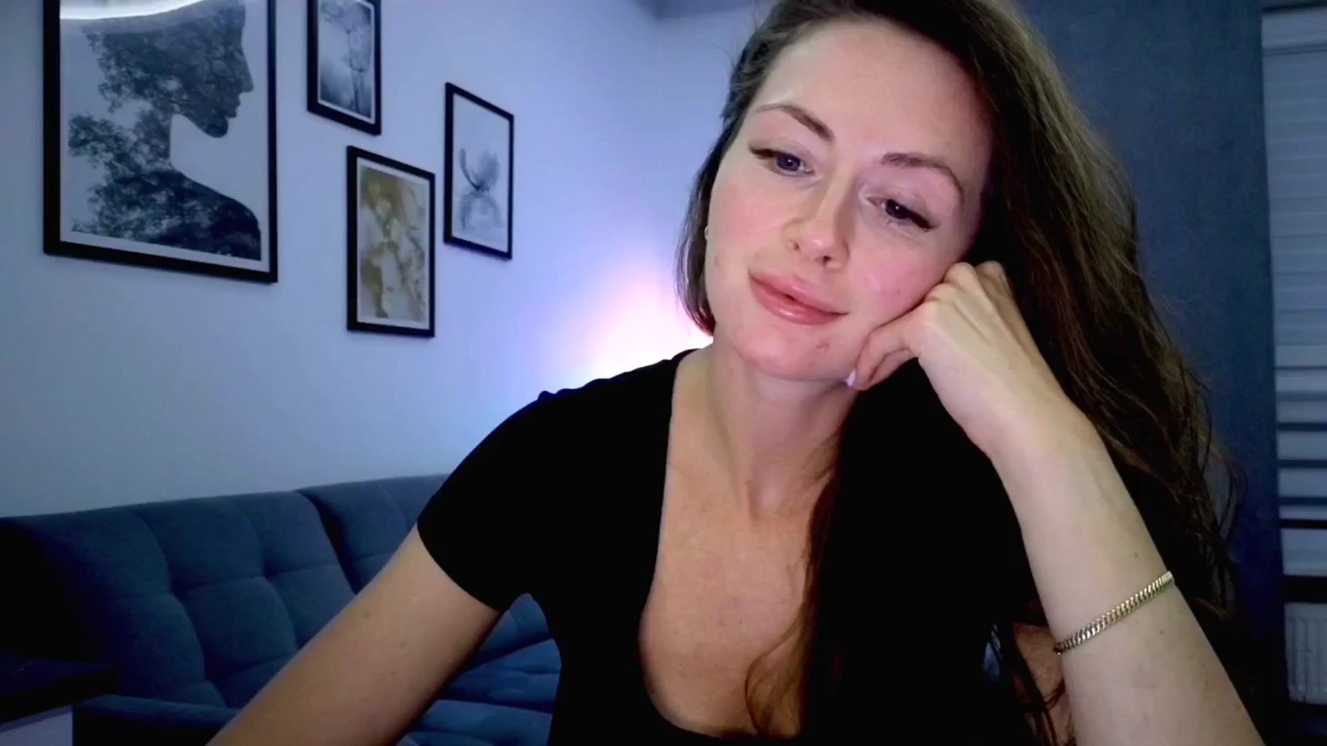 Gallery image thumbnail from Amber_Fry's myfreecams stream on, 10/07/2025, 20:47 image 7 of 20