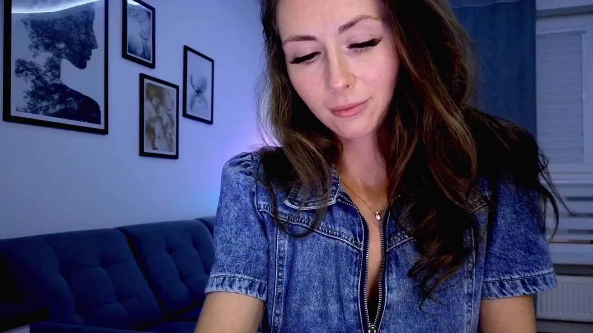 Gallery image thumbnail from Amber_Fry's myfreecams stream on, 10/11/2025, 23:12 image 1 of 20