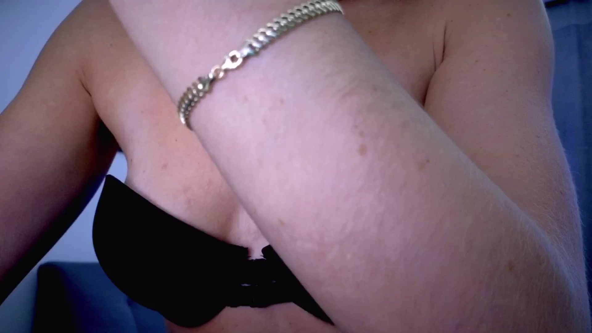 Gallery image thumbnail from Amber_Fry's myfreecams stream on, 10/12/2025, 16:01 image 14 of 20