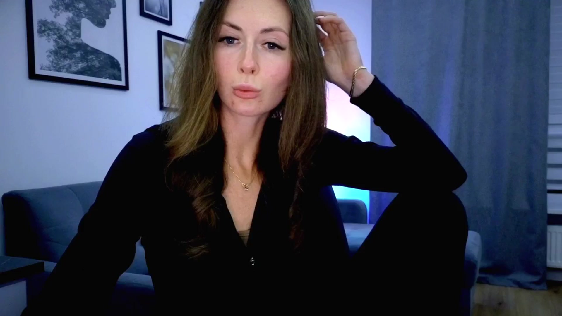 Gallery image thumbnail from Amber_Fry's myfreecams stream on, 10/12/2025, 20:52 image 10 of 20