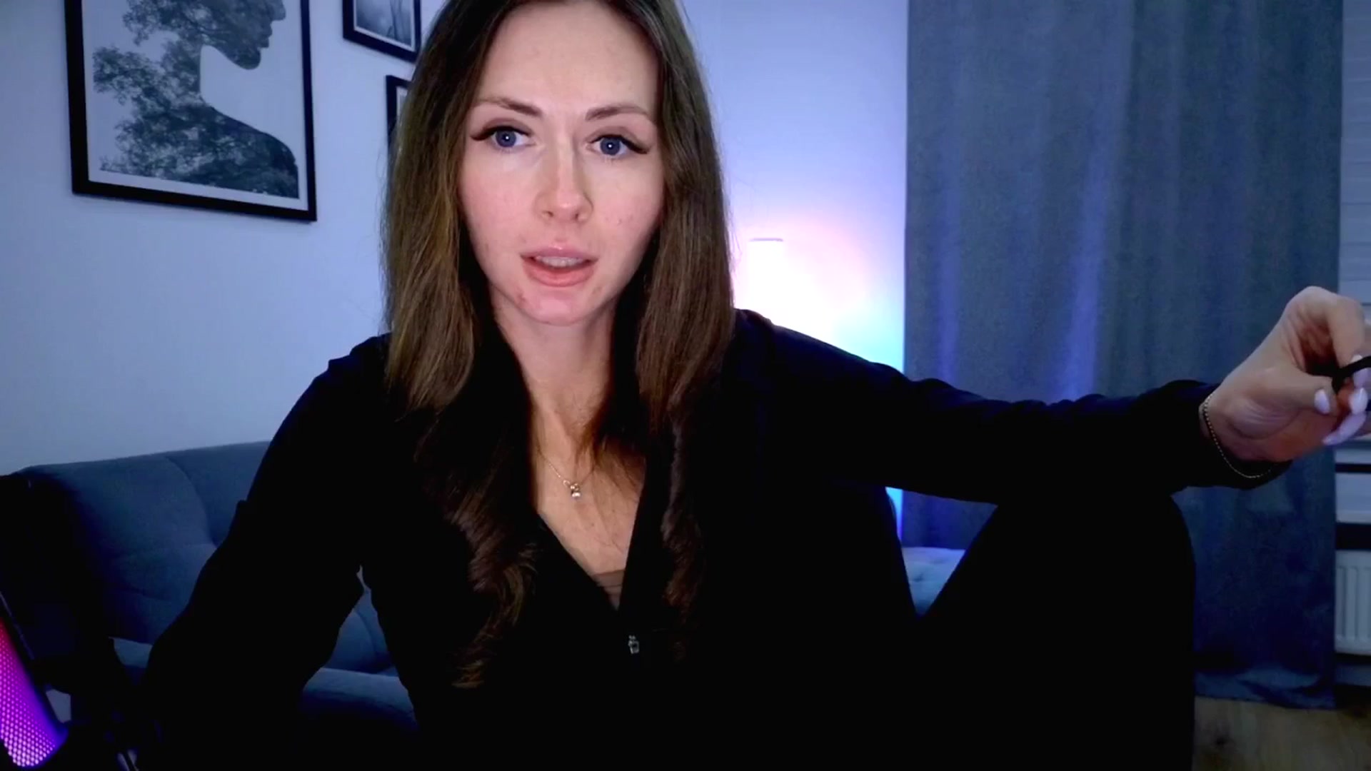 Gallery image thumbnail from Amber_Fry's myfreecams stream on, 10/12/2025, 20:52 image 4 of 20