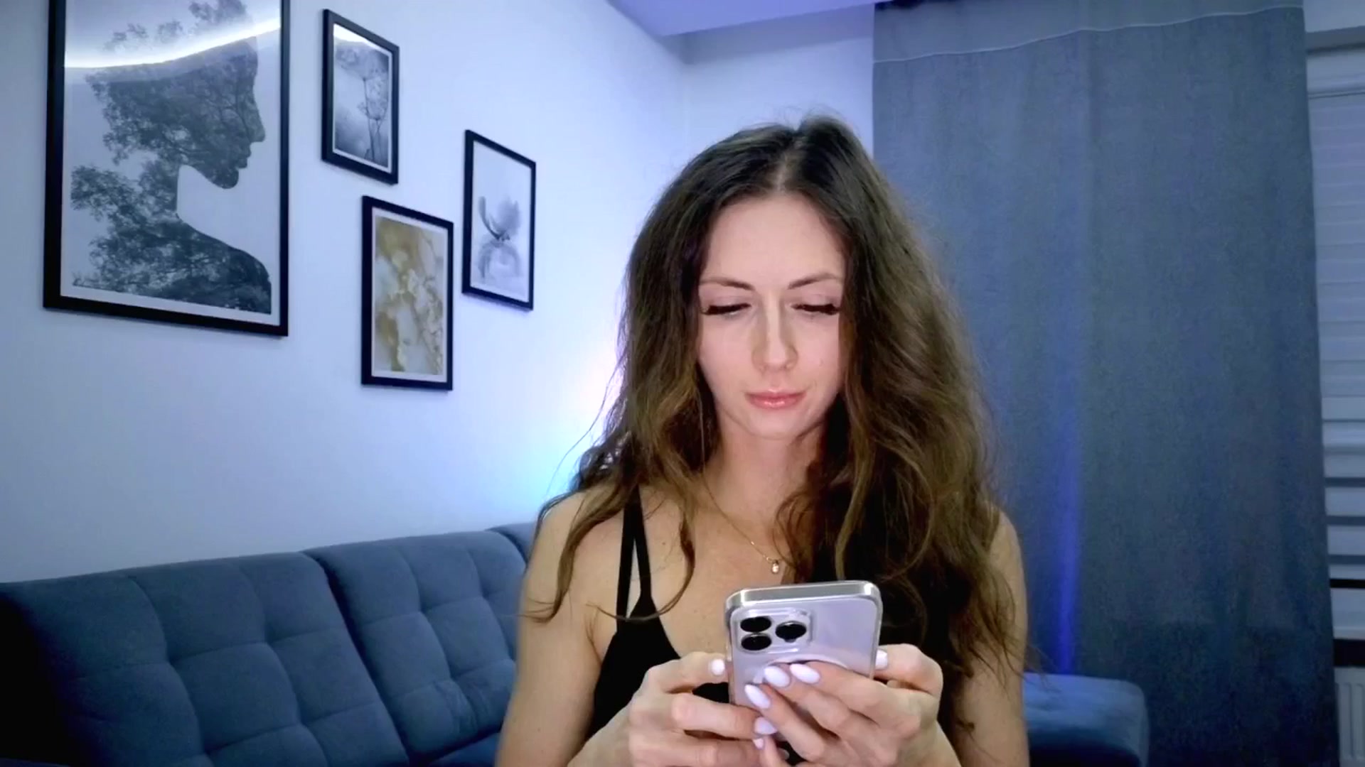 Gallery image thumbnail from Amber_Fry's myfreecams stream on, 10/16/2025, 19:09 image 10 of 20