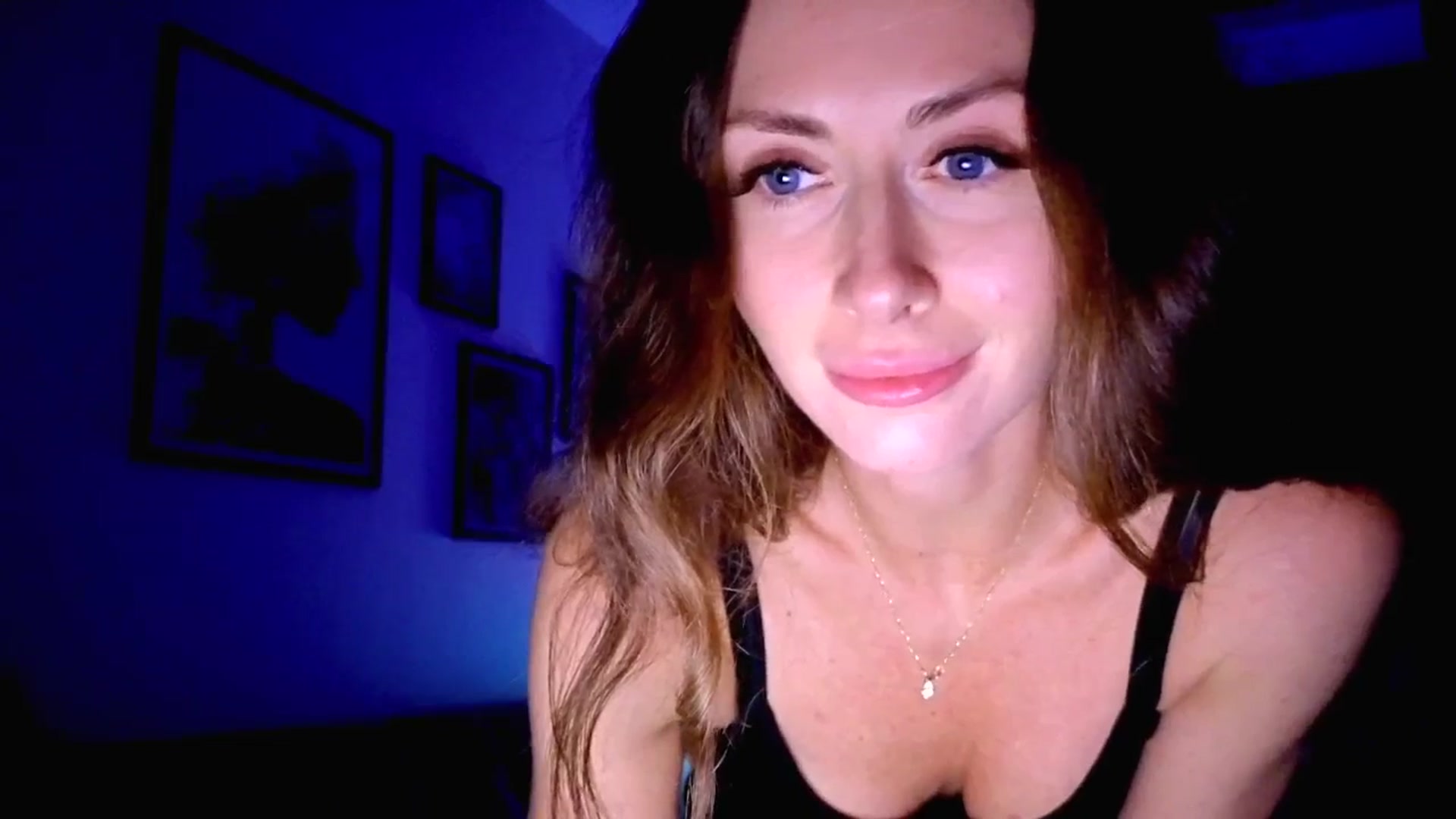 Gallery image thumbnail from Amber_Fry's myfreecams stream on, 10/16/2025, 21:03 image 15 of 20