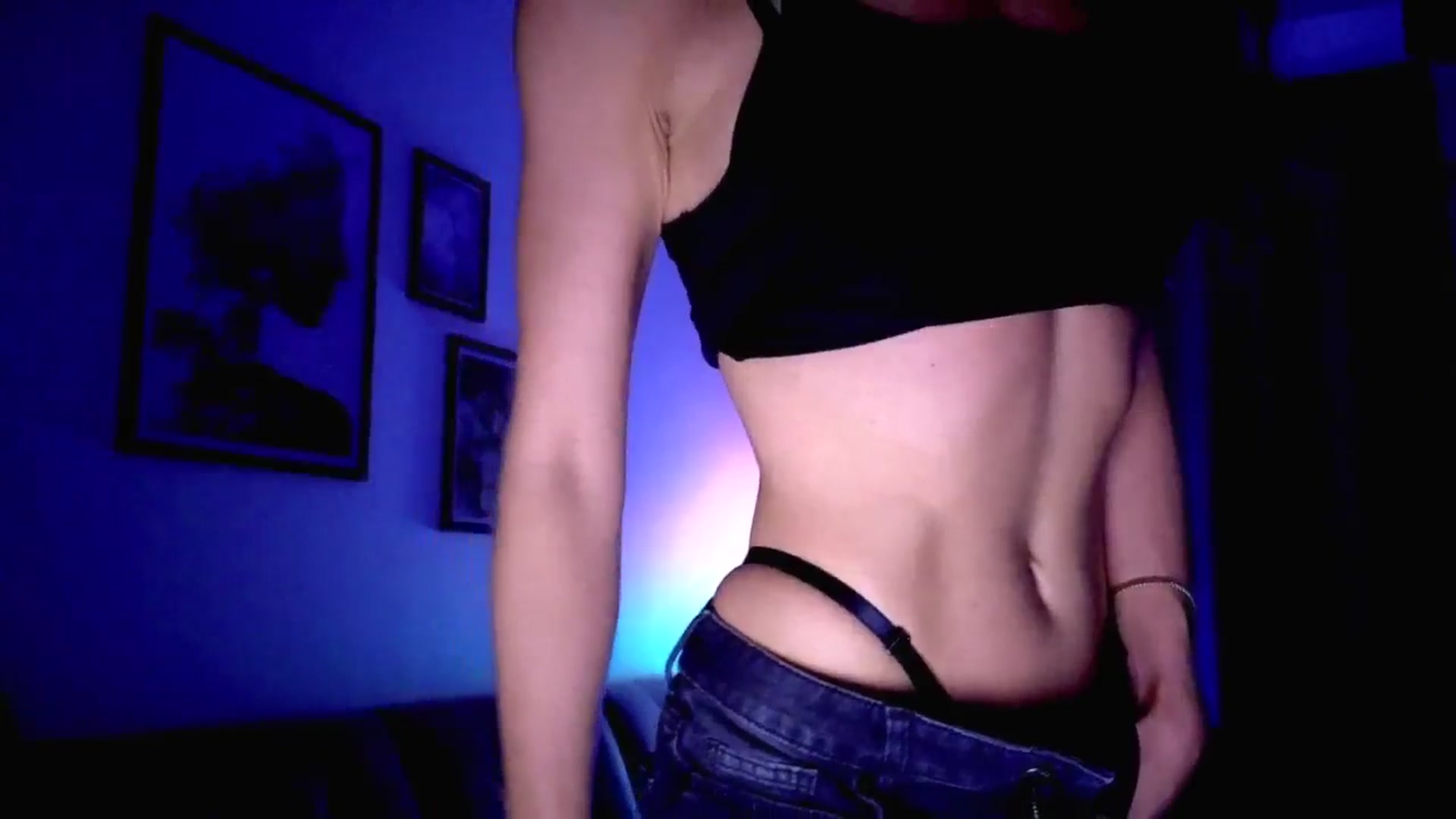 Gallery image thumbnail from Amber_Fry's myfreecams stream on, 10/16/2025, 21:03 image 14 of 20
