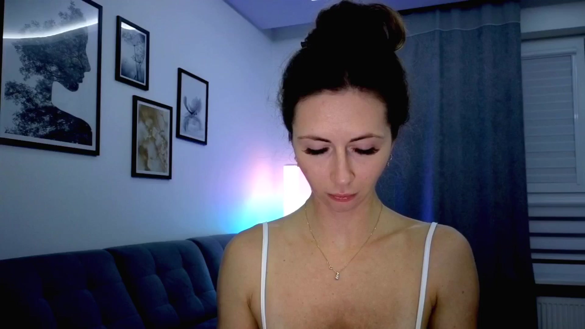Gallery image thumbnail from Amber_Fry's myfreecams stream on, 10/21/2025, 20:49 image 4 of 20