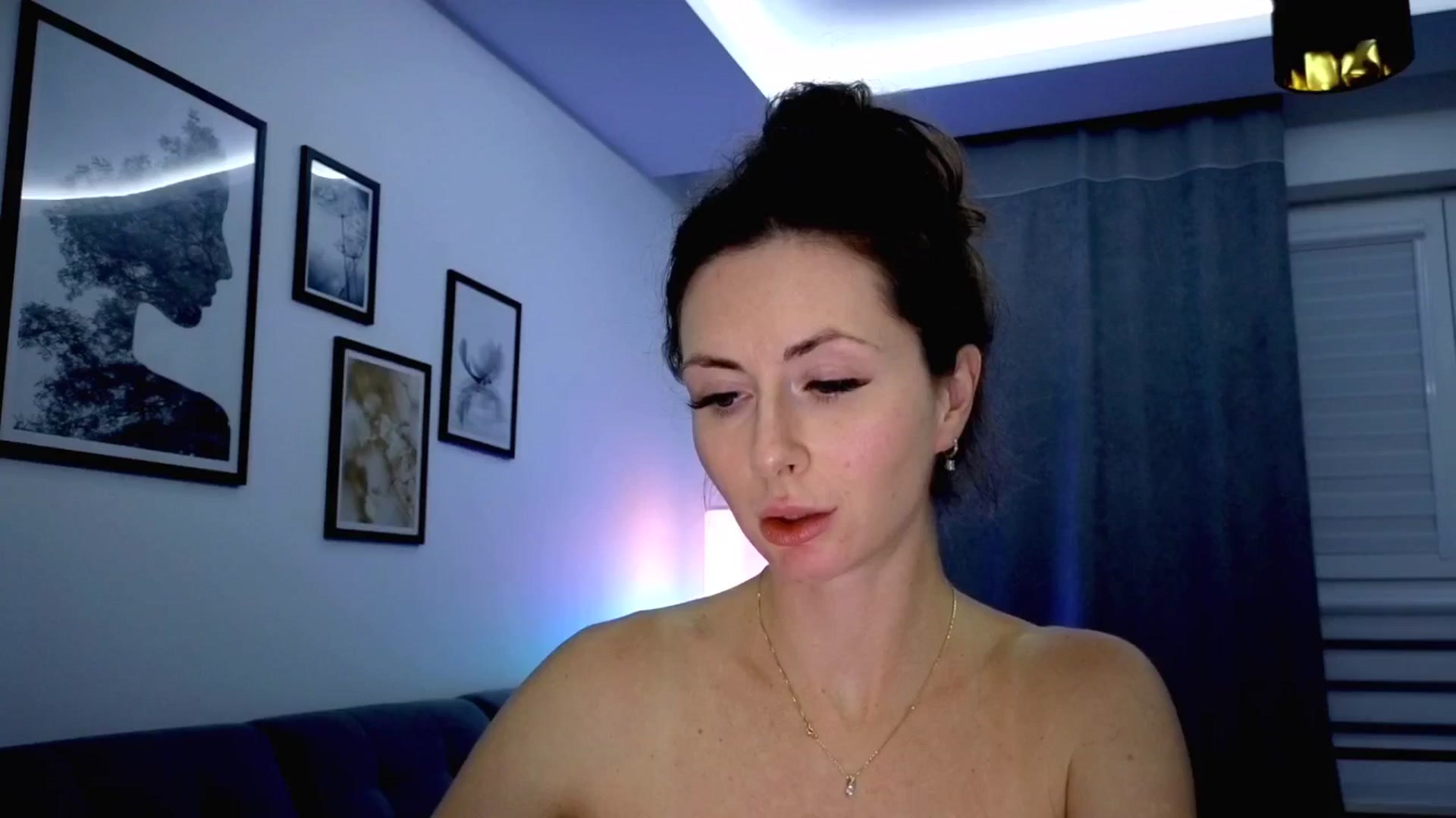 Gallery image thumbnail from Amber_Fry's myfreecams stream on, 10/21/2025, 20:49 image 15 of 20