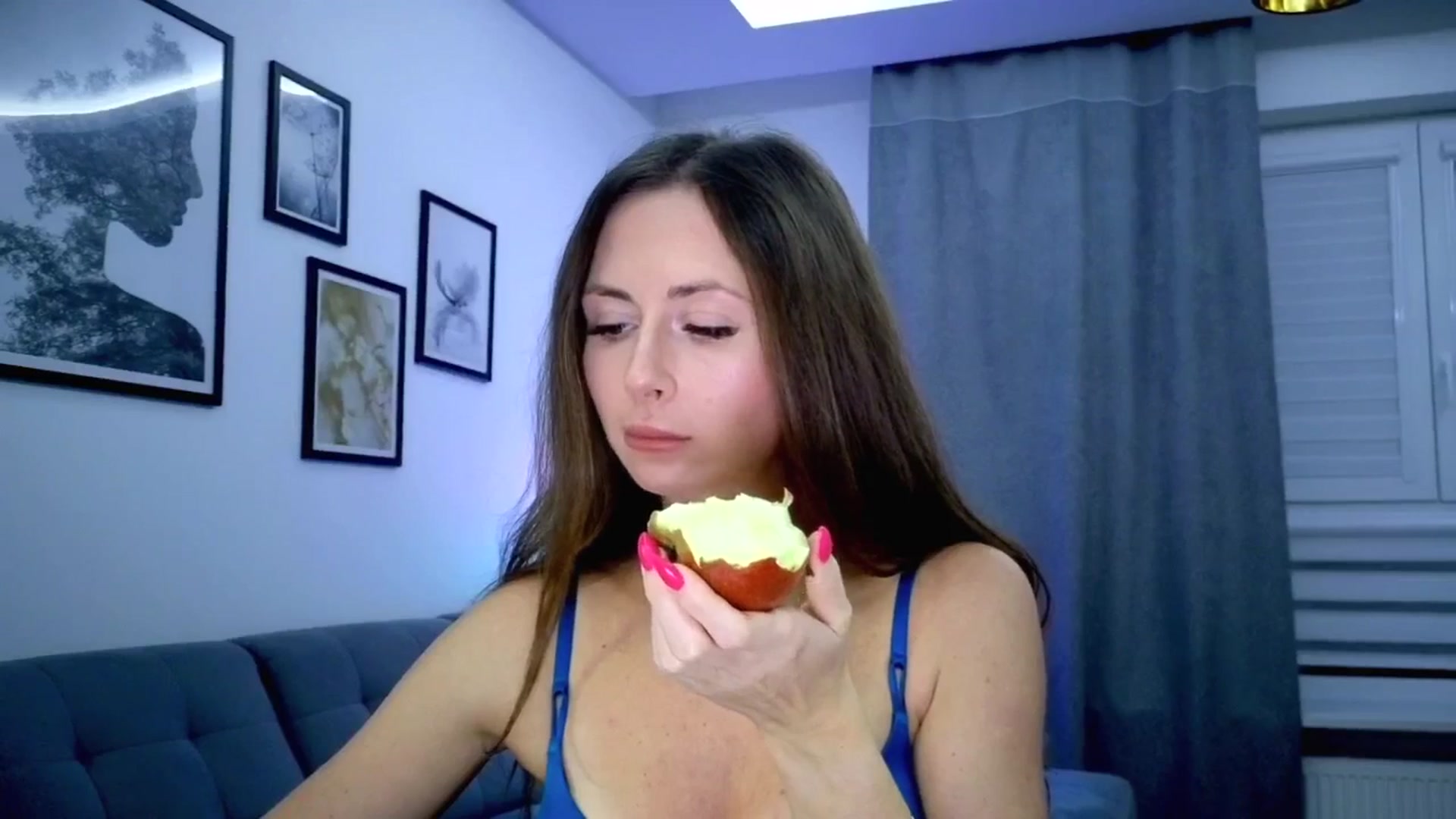 Gallery image thumbnail from Amber_Fry's myfreecams stream on, 10/25/2025, 19:40 image 13 of 20