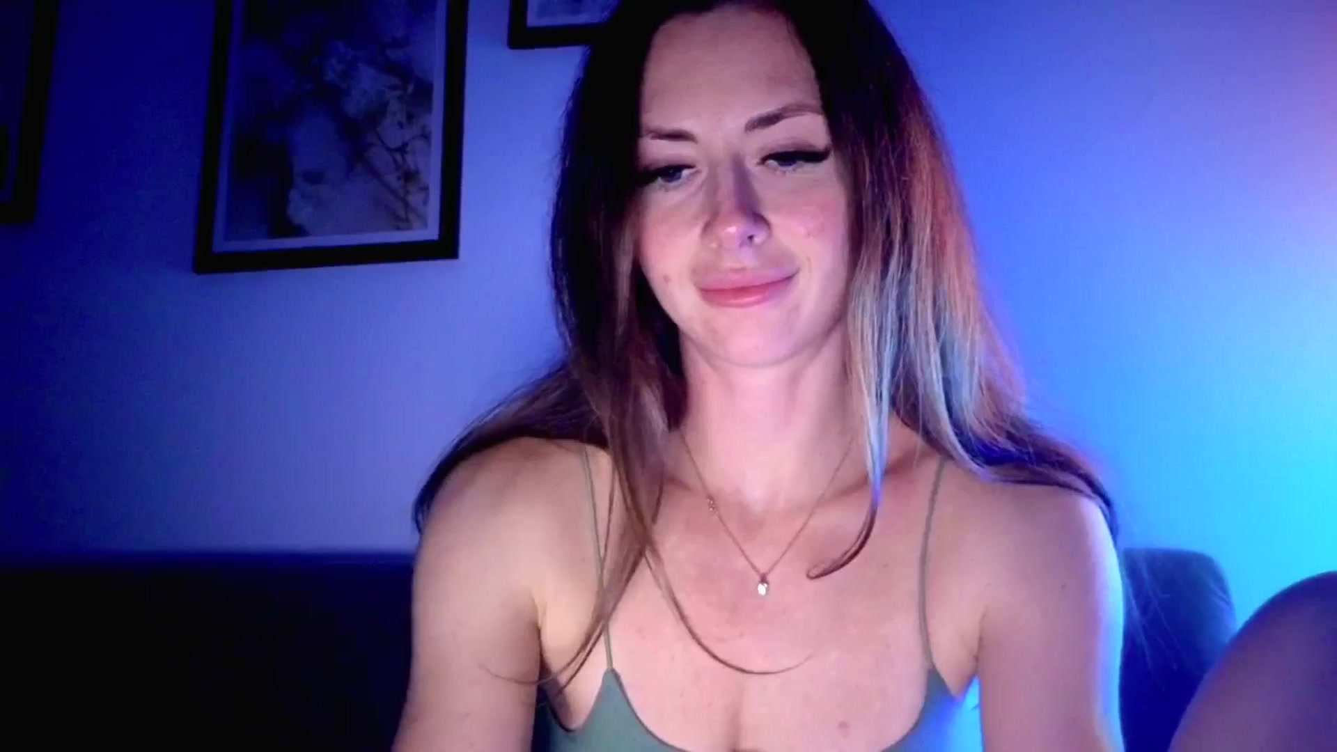 Gallery image thumbnail from Amber_Fry's myfreecams stream on, 11/06/2025, 01:06 image 15 of 20