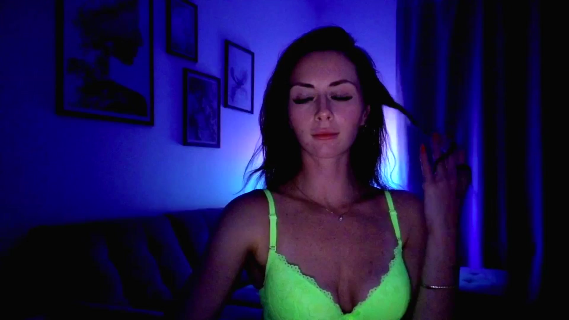 Gallery image thumbnail from Amber_Fry's myfreecams stream on, 11/06/2025, 20:54 image 15 of 20