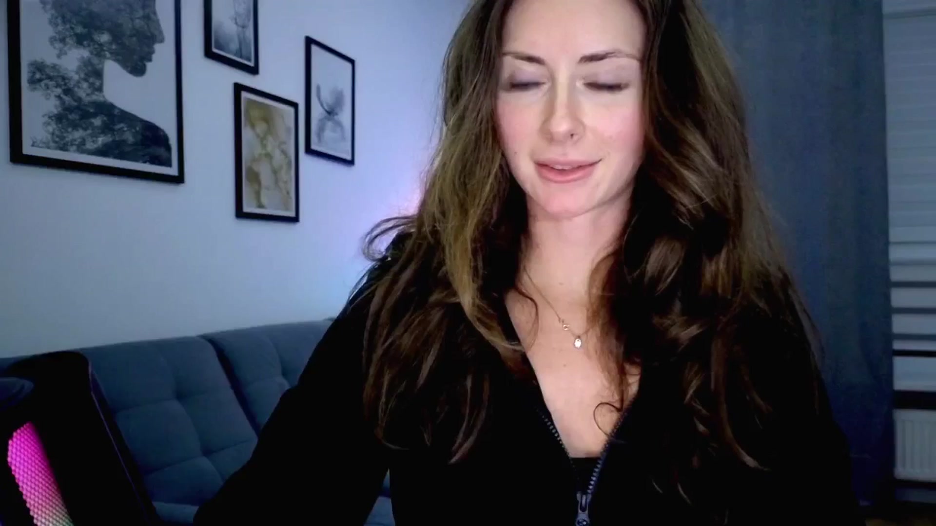 Gallery image thumbnail from Amber_Fry's myfreecams stream on, 11/24/2025, 20:09 image 4 of 20