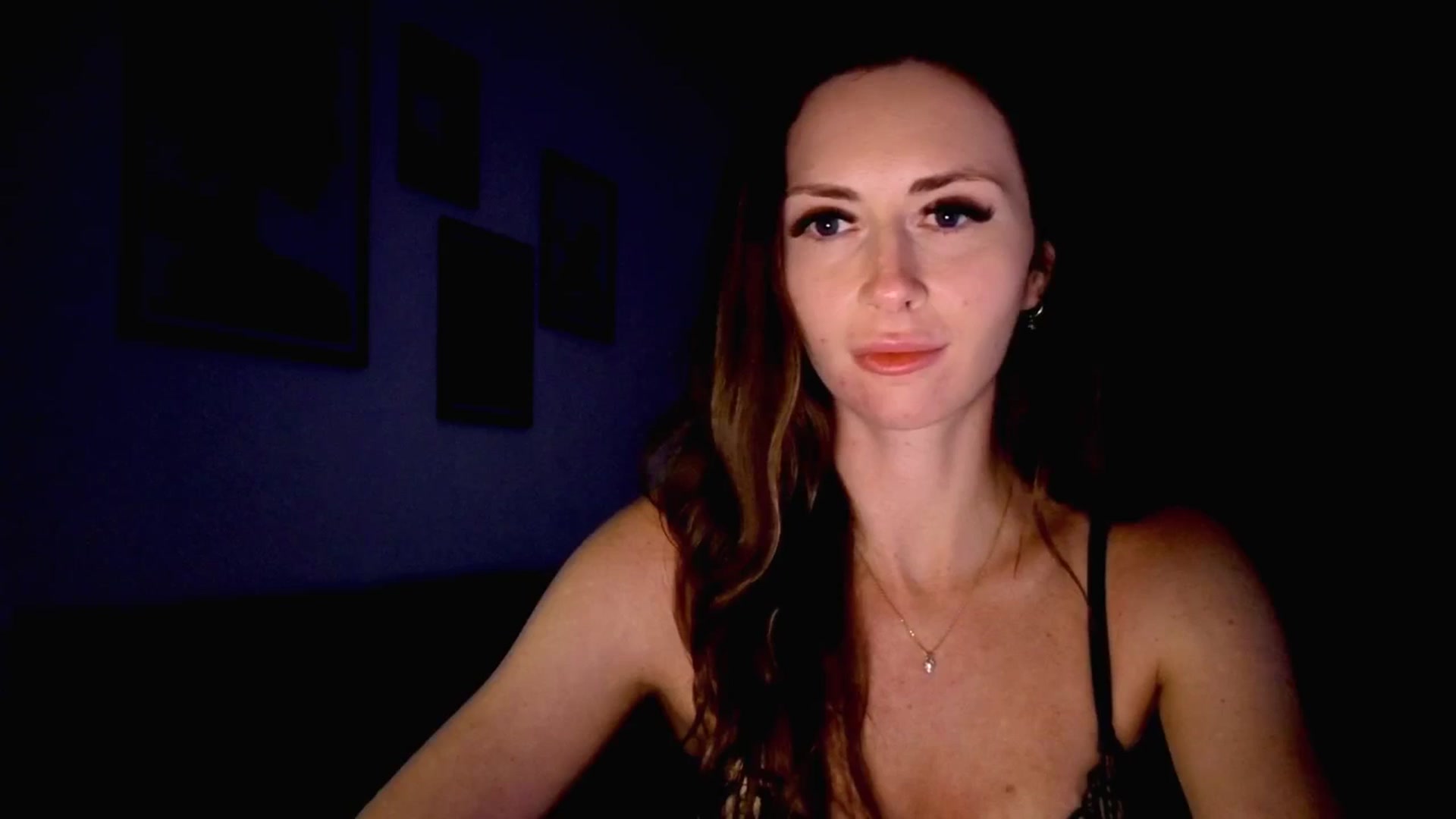 Gallery image thumbnail from Amber_Fry's myfreecams stream on, 12/01/2025, 21:53 image 16 of 20